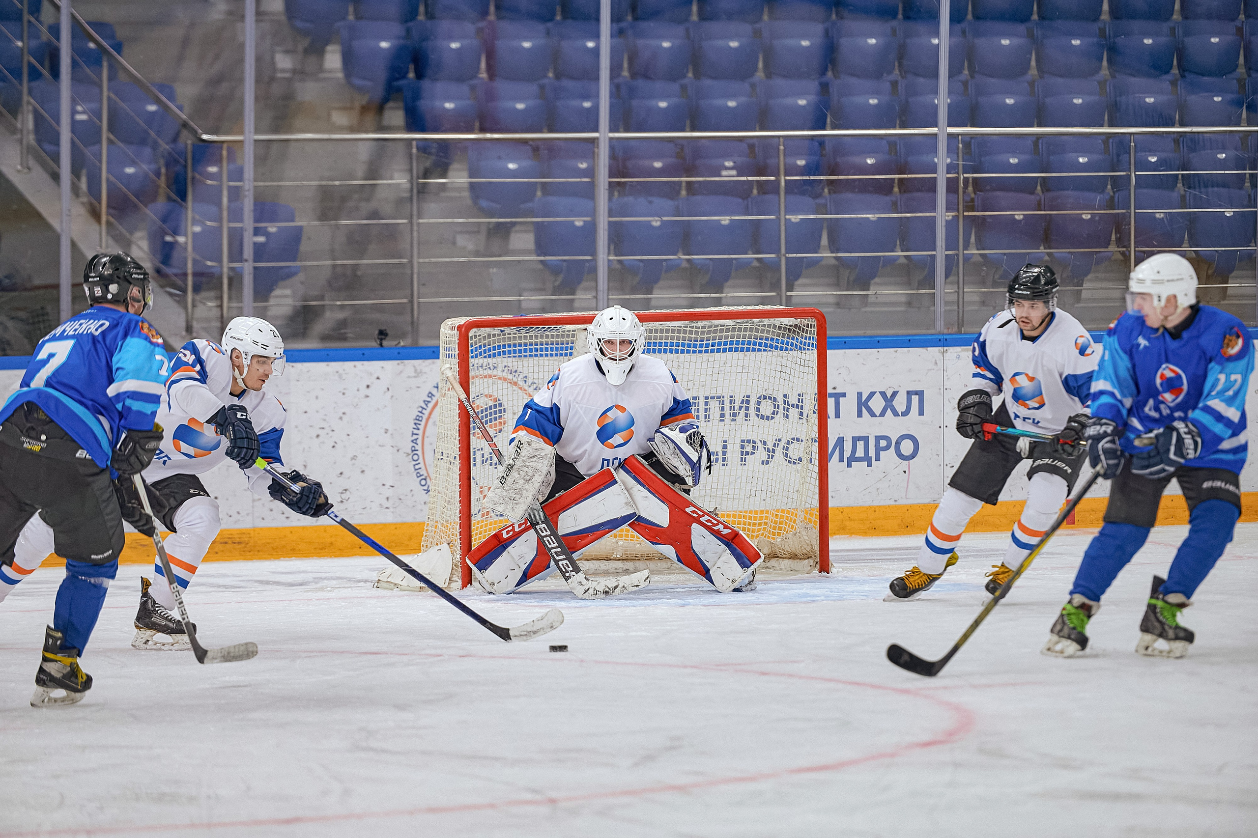 Портфолио репортажной фотосъёмки: Кристалл арена — Хоккей — РусГидро. Фотограф Яковлев Роман — Красноярск