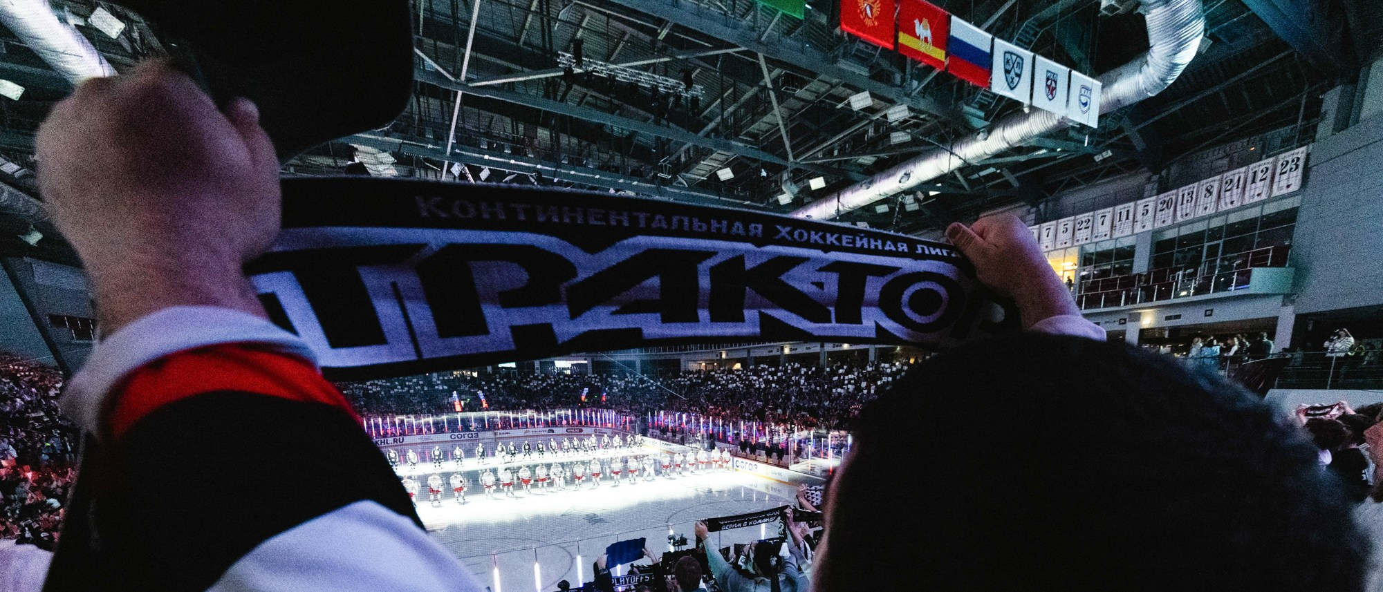 Алексей Потрехалов. Маскот хоккейного клуба «Трактор». Репортажный фотограф Наталья Лапцевич