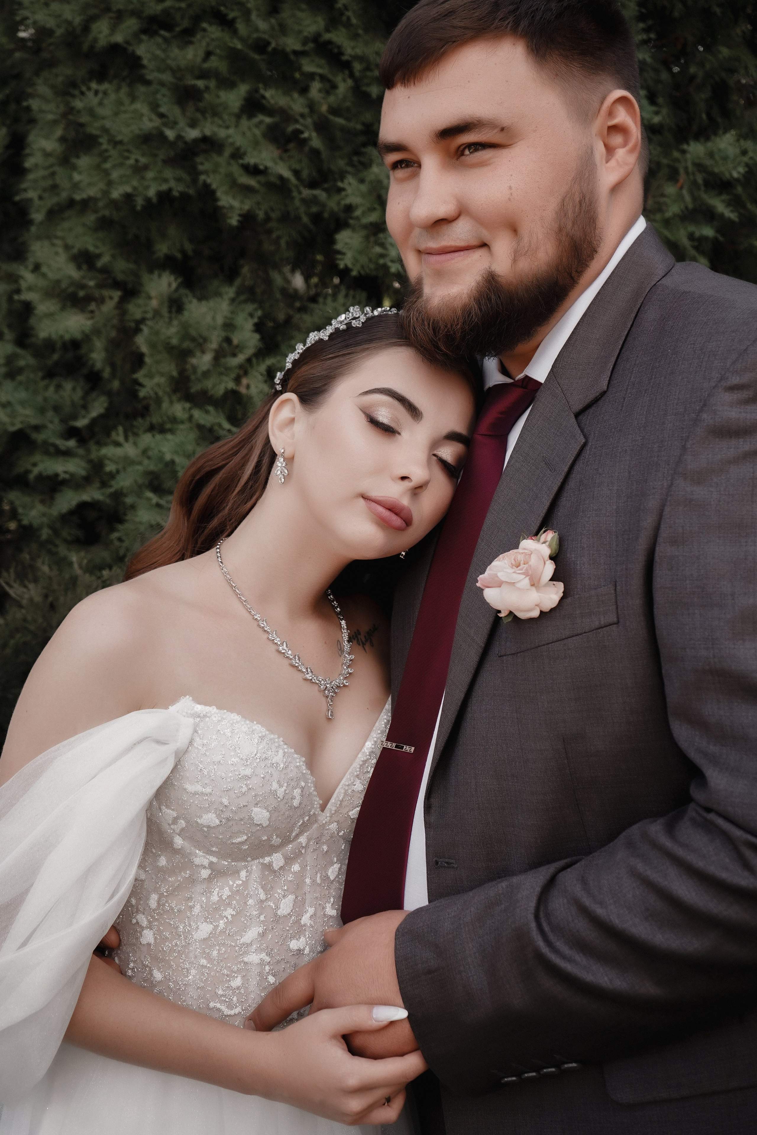 Молодожены