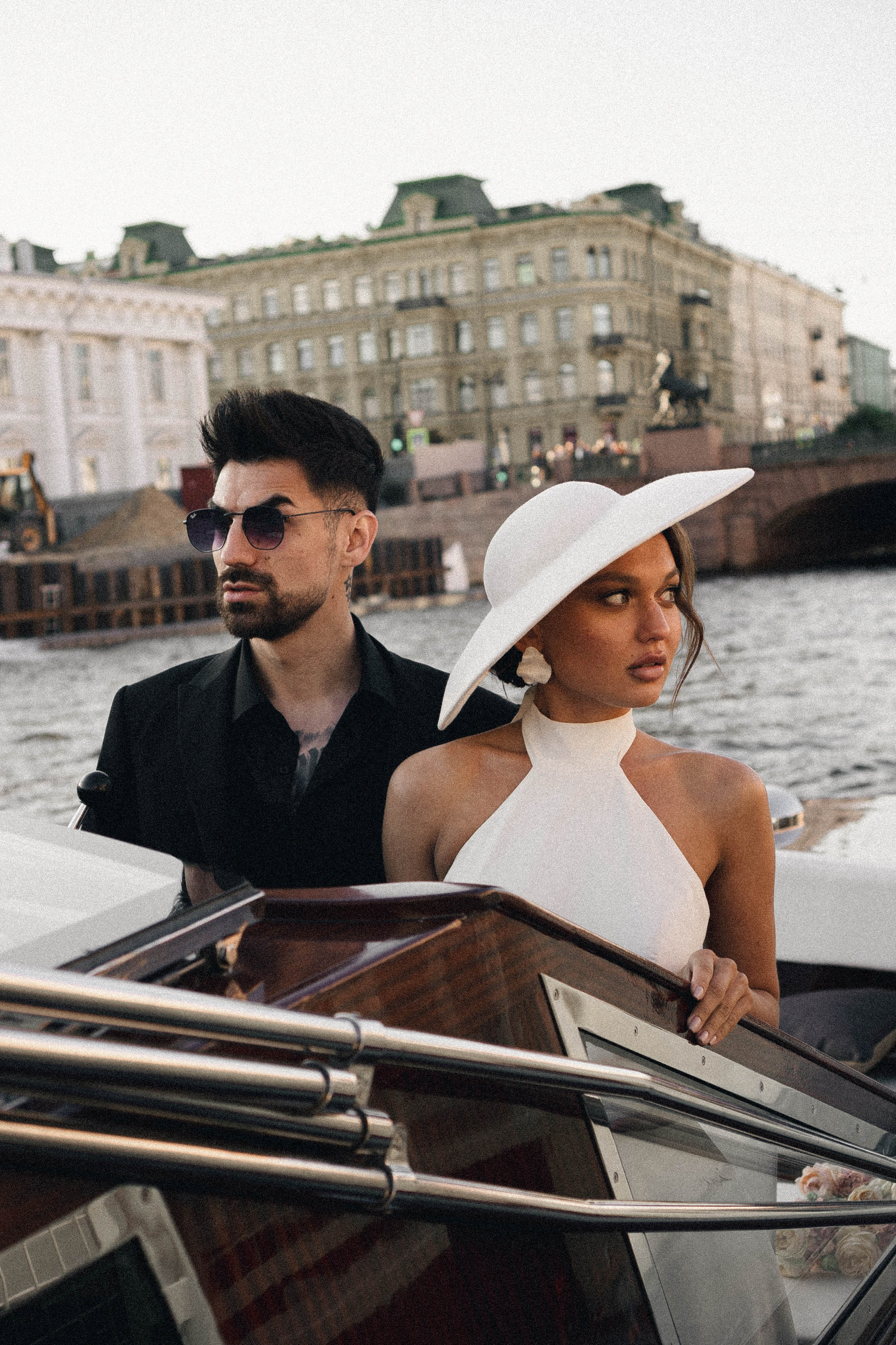 СВАДЕНБНАЯ СЬЕМКА НА КАТЕРЕ ПО КАНАЛАМ САНКТ-ПЕТЕРБУРГА И В АКВАТОРИИ НЕВЫ. Профессиональный фотограф, Санкт-Петербург — Виктория Богомолова