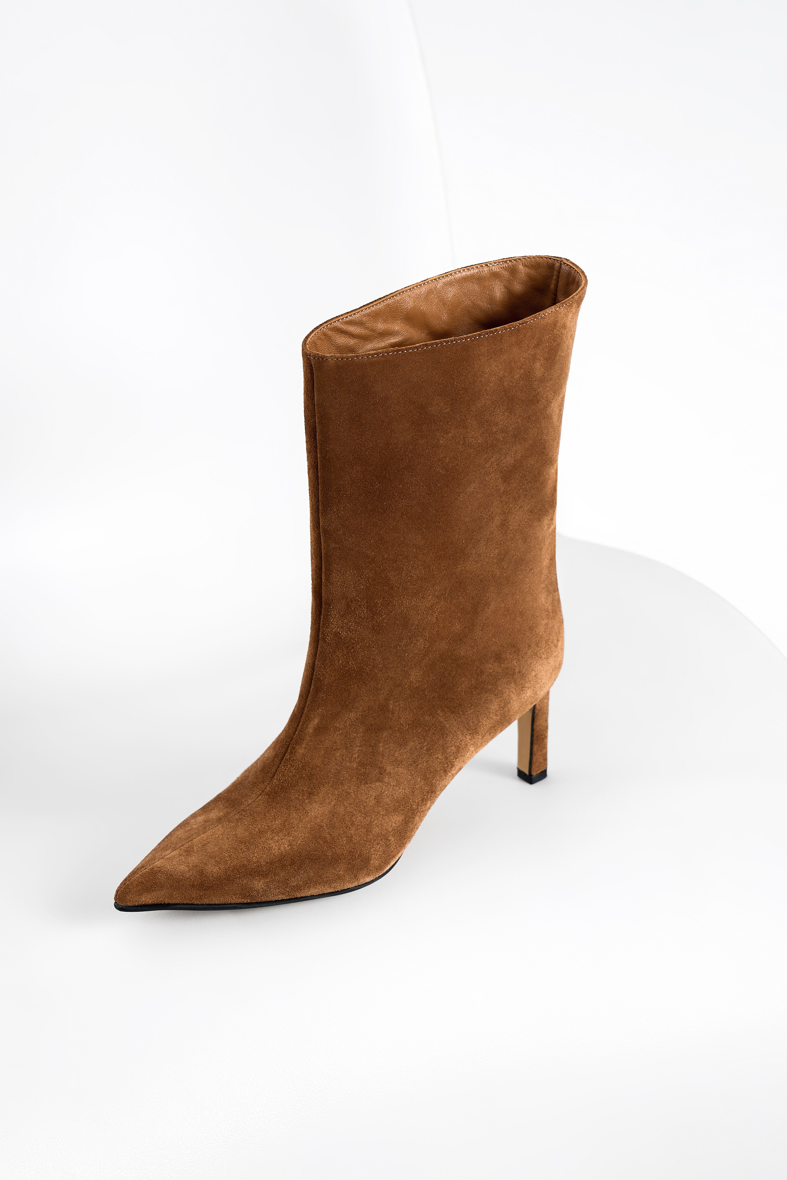 Amalie shoes. Retoucher