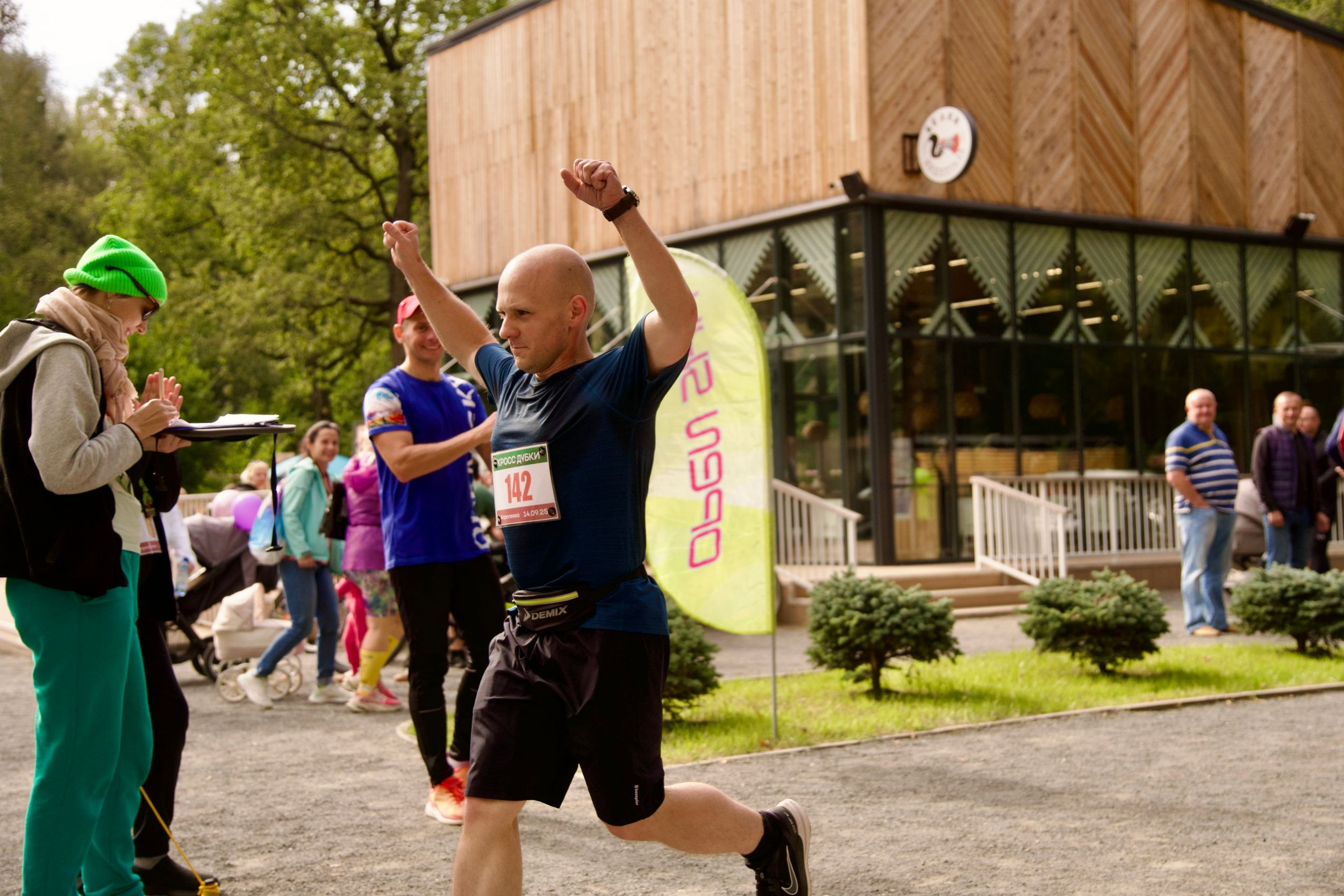 Забег в парке «Дубки». Кафе «БЕЛКА НАШЕПТАЛА». Ну оооочень концептуальное кафе