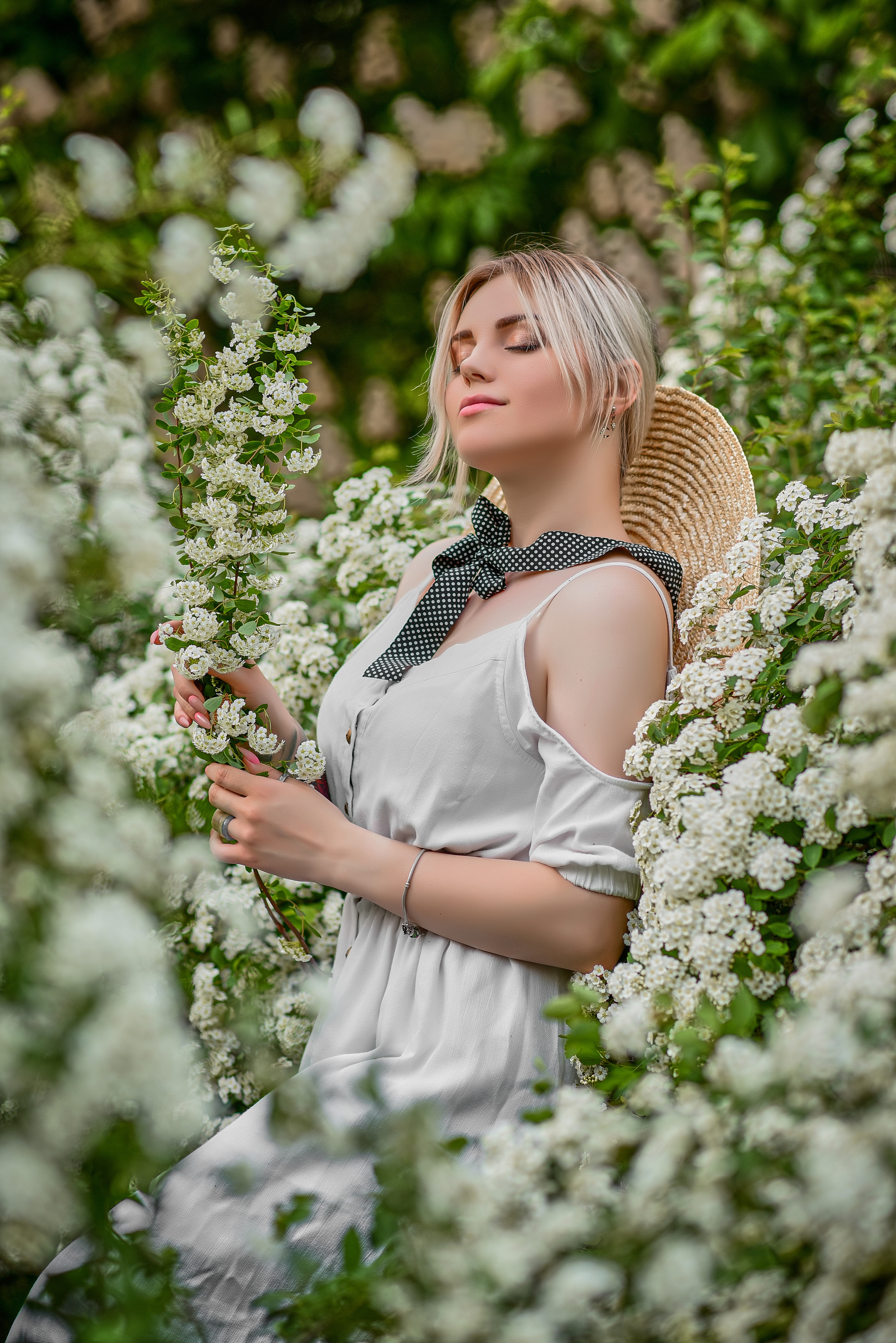 Весна. Съемка в цветении. Семейный и свадебный фотограф в Донецке Донская Анастасия