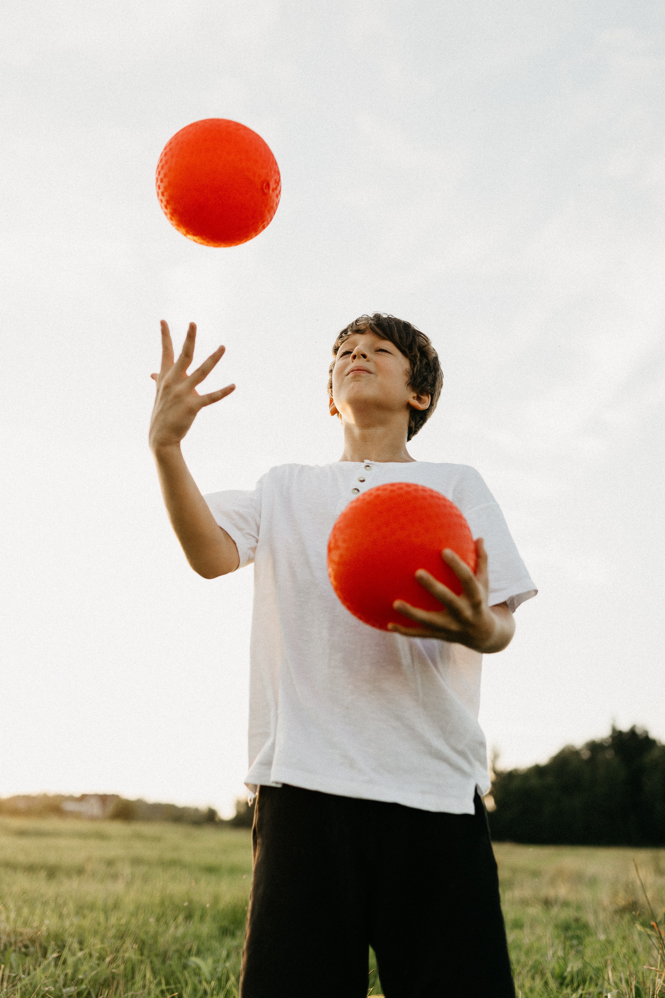 Фотосессия с красными мячами. Семейный фотограф Маша Тимофеева | Москва