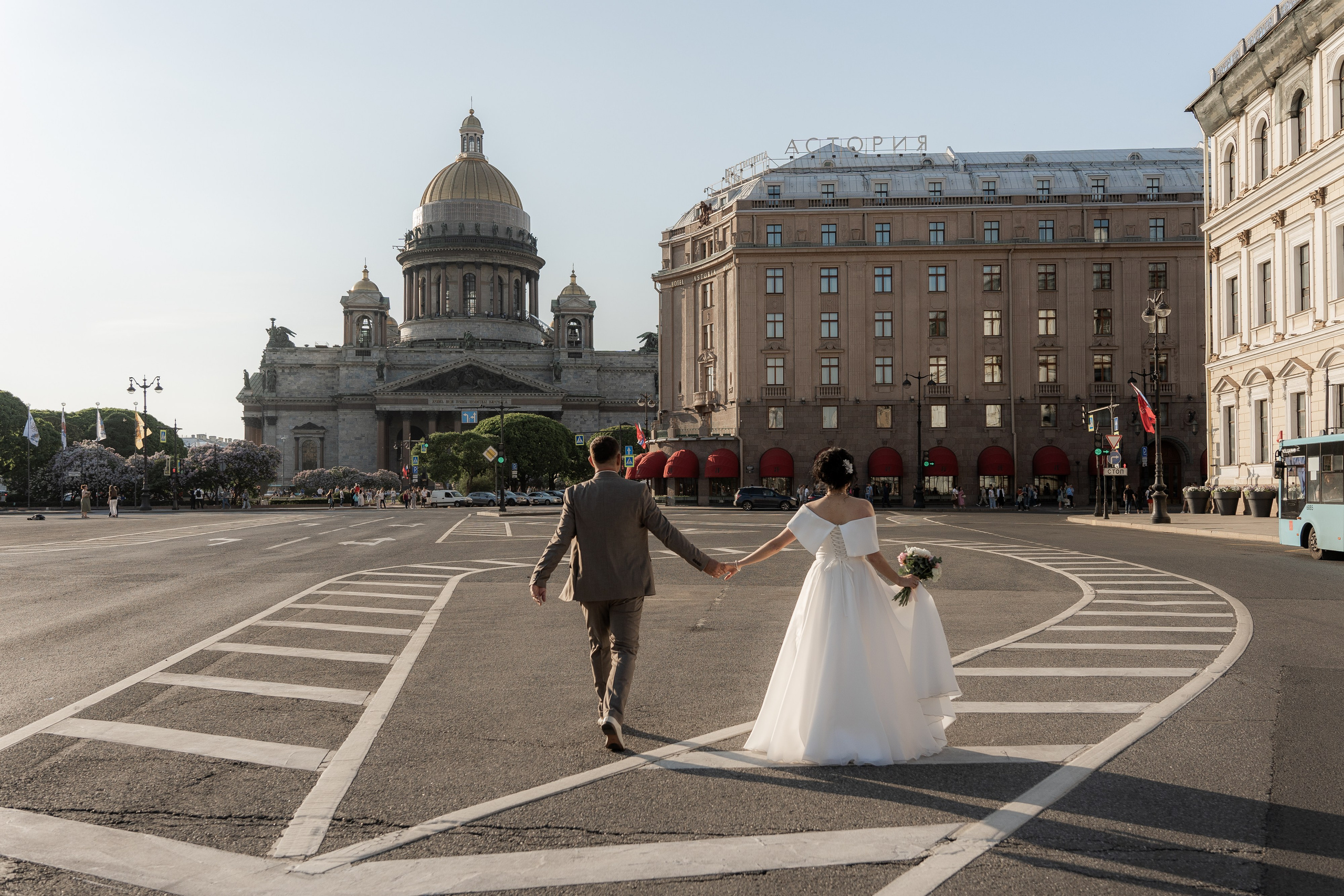 Красивые места для свадебной фотосессии летом в Санкт-Петербурге. Свадебный фотограф Александр Невский в Санкт-Петербурге
