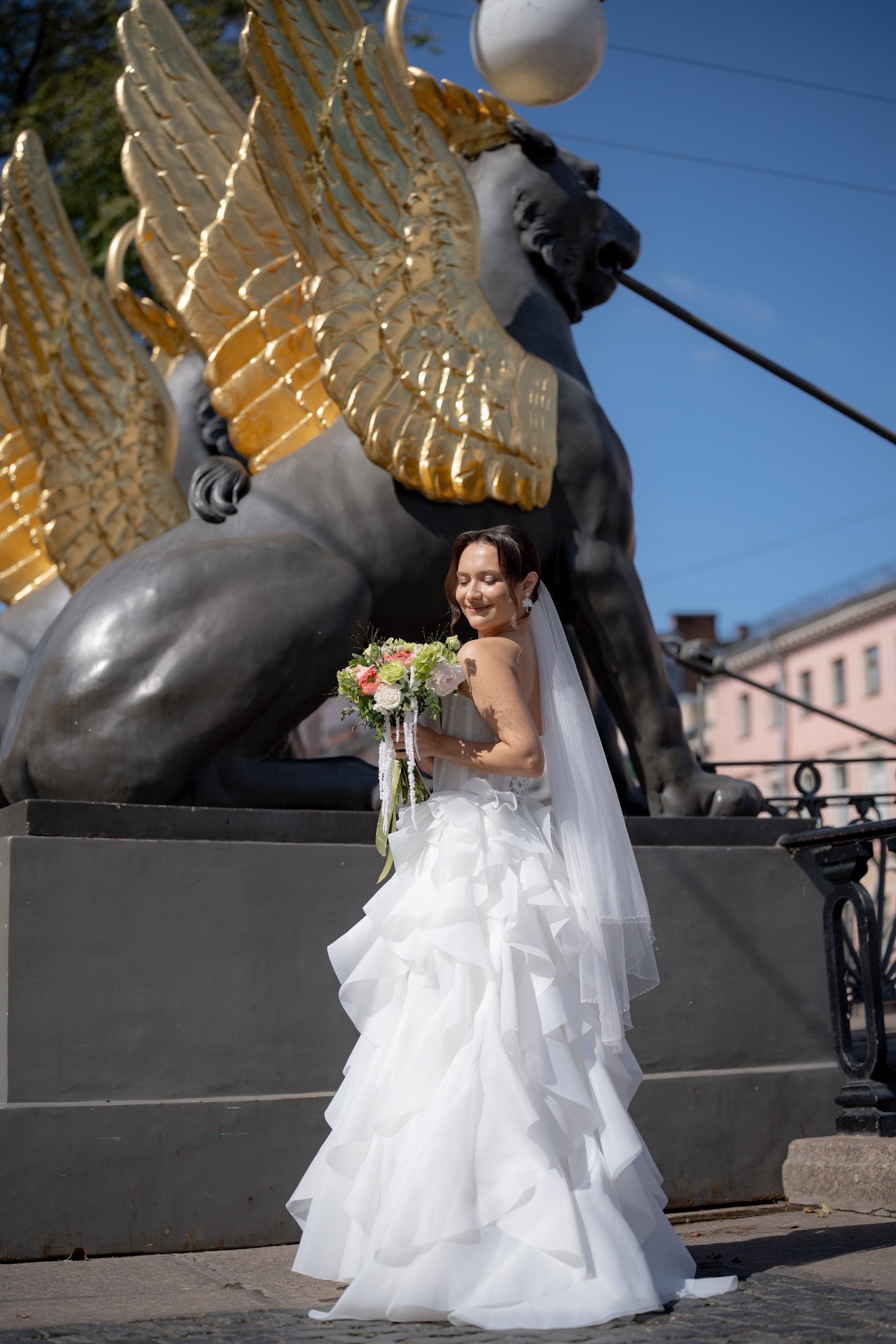 Красивые места для свадебной фотосессии летом в Санкт-Петербурге. Свадебный фотограф Александр Невский в Санкт-Петербурге