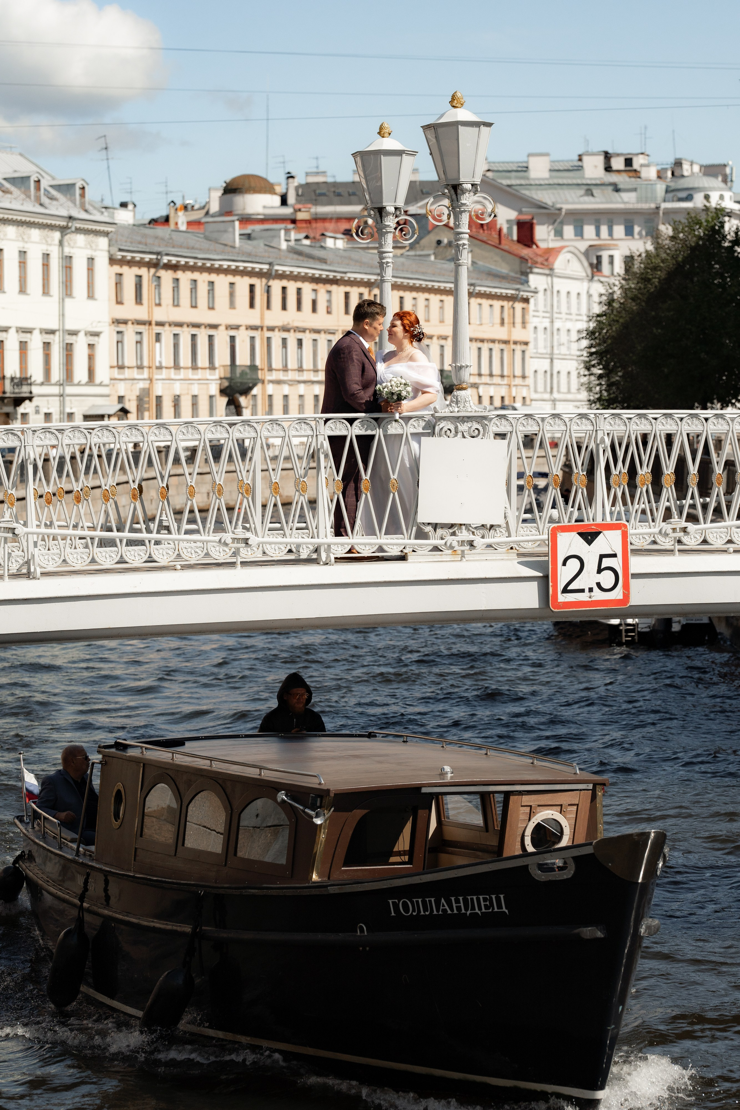 Красивые места для свадебной фотосессии летом в Санкт-Петербурге. Свадебный фотограф Александр Невский в Санкт-Петербурге