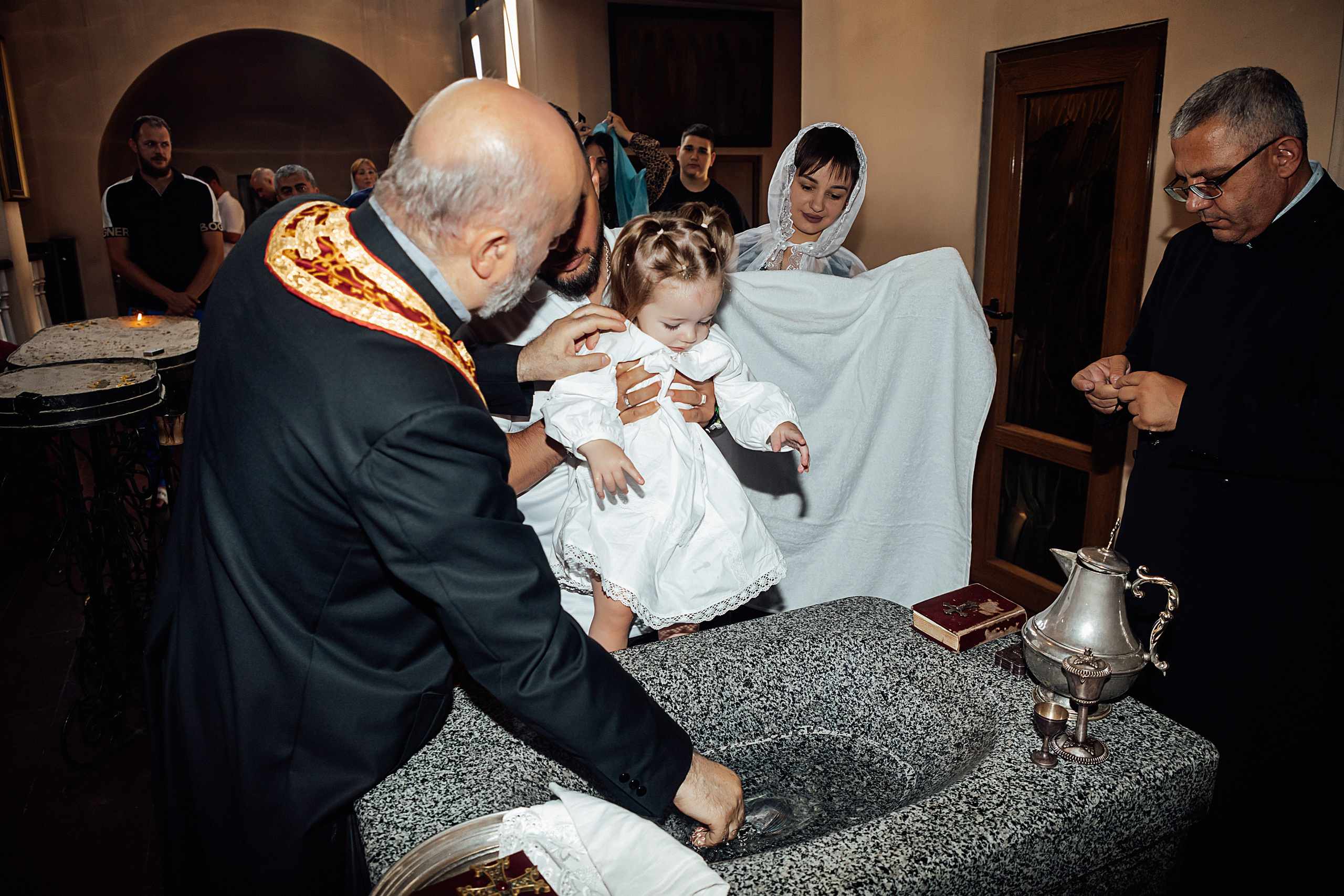 Крещение. Армянская церковь. Свадебный и семейный фотограф/видеограф в Краснодаре Наталья Осинская