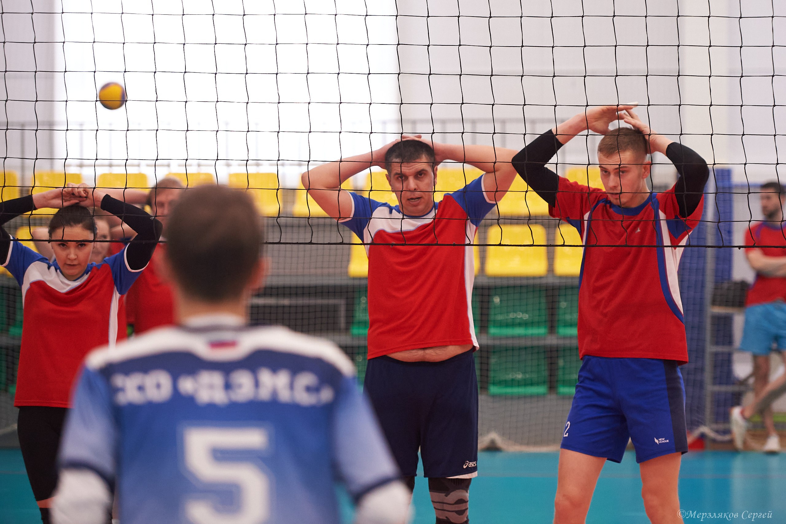 Новогодний волейбольный турнир. Ижевск. 16.12.23. Спортивный репортажный фотограф в Ижевске Сергей Мерзляков