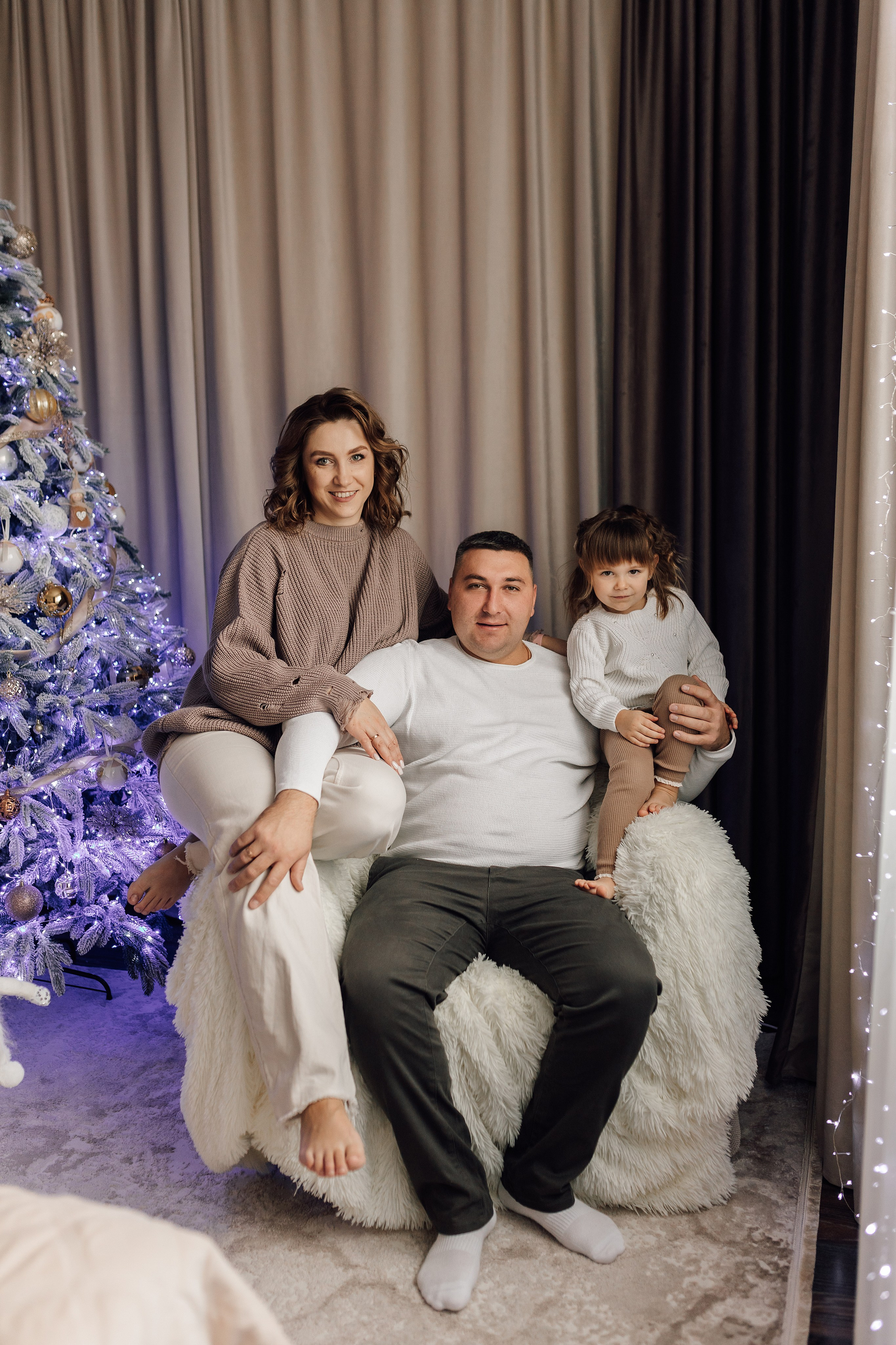 Настя с семьёй дома. Фотограф в Москве Юлия Хамзина