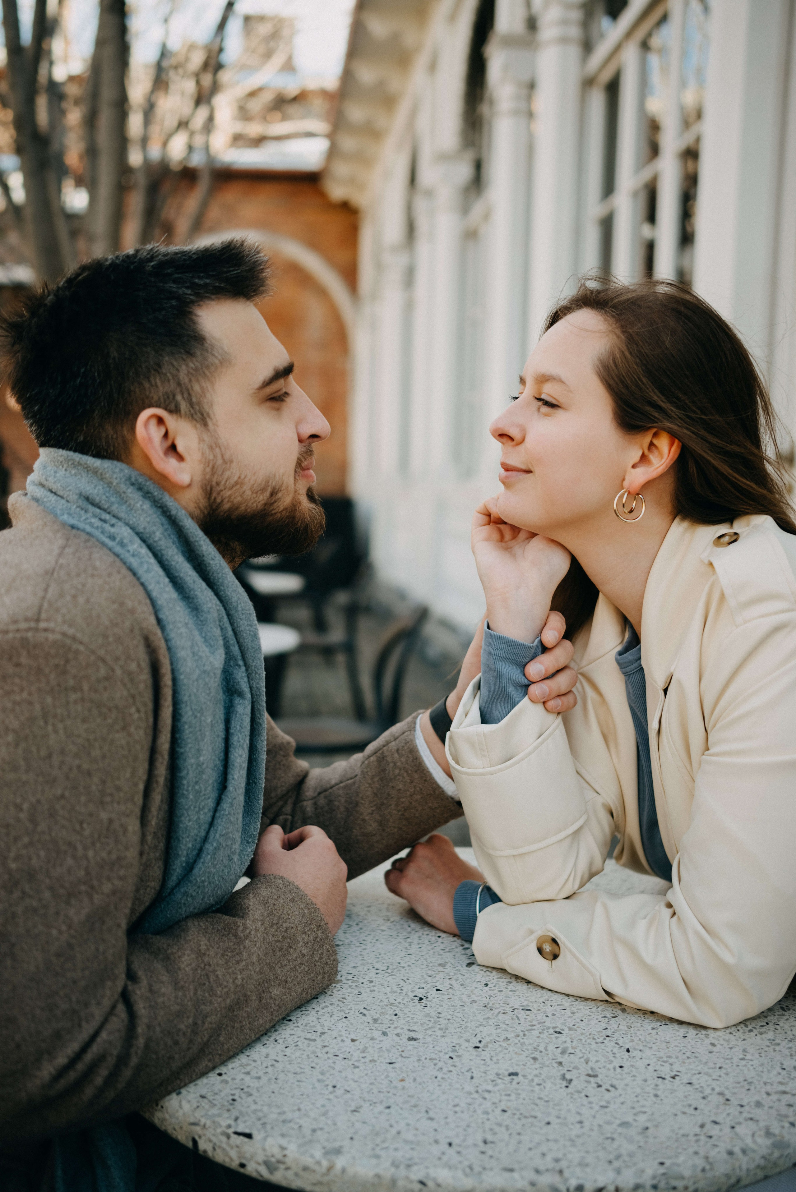 Парная фотосессия в старом городе. Портретный и свадебный фотограф в Тбилиси • xeniqo