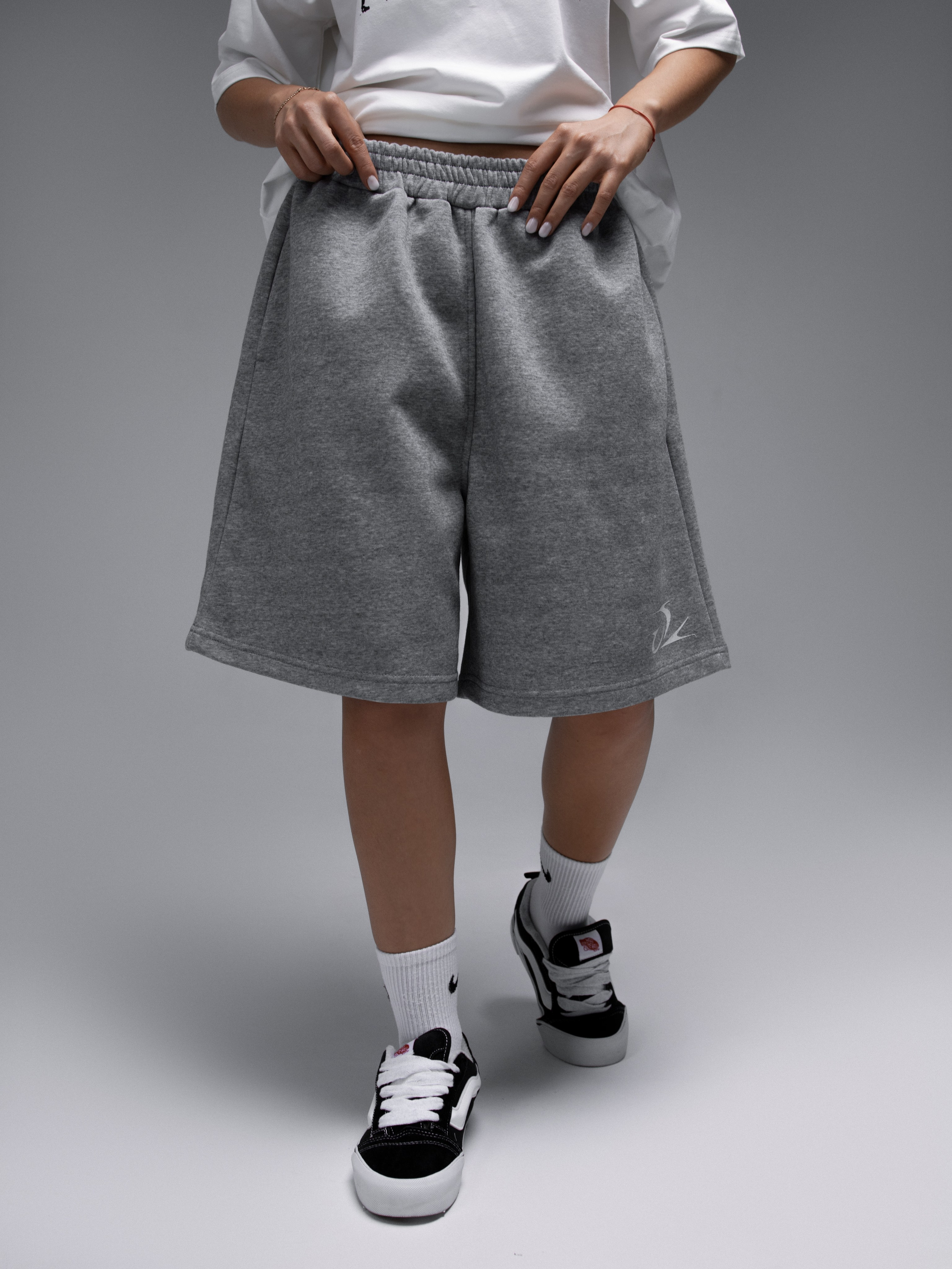 КАТАЛОГ | серый фон. RUNA production — стильные съемки для брендов