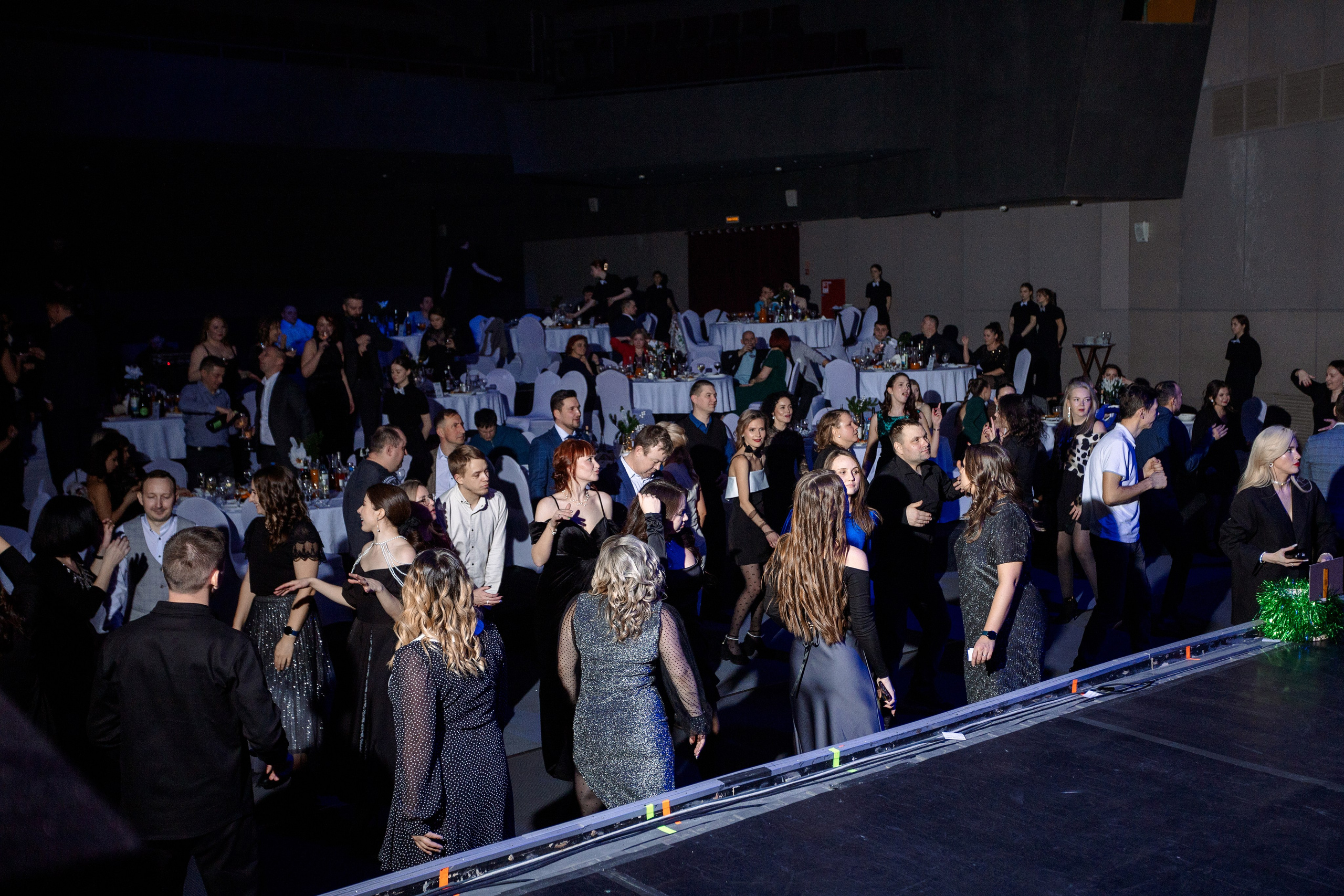 РЕПОРТАЖ: НОВЫЙ ГОД В ДК МЕТАЛЛУРГ. Профессиональный фотограф в Ижевске Леша Петров