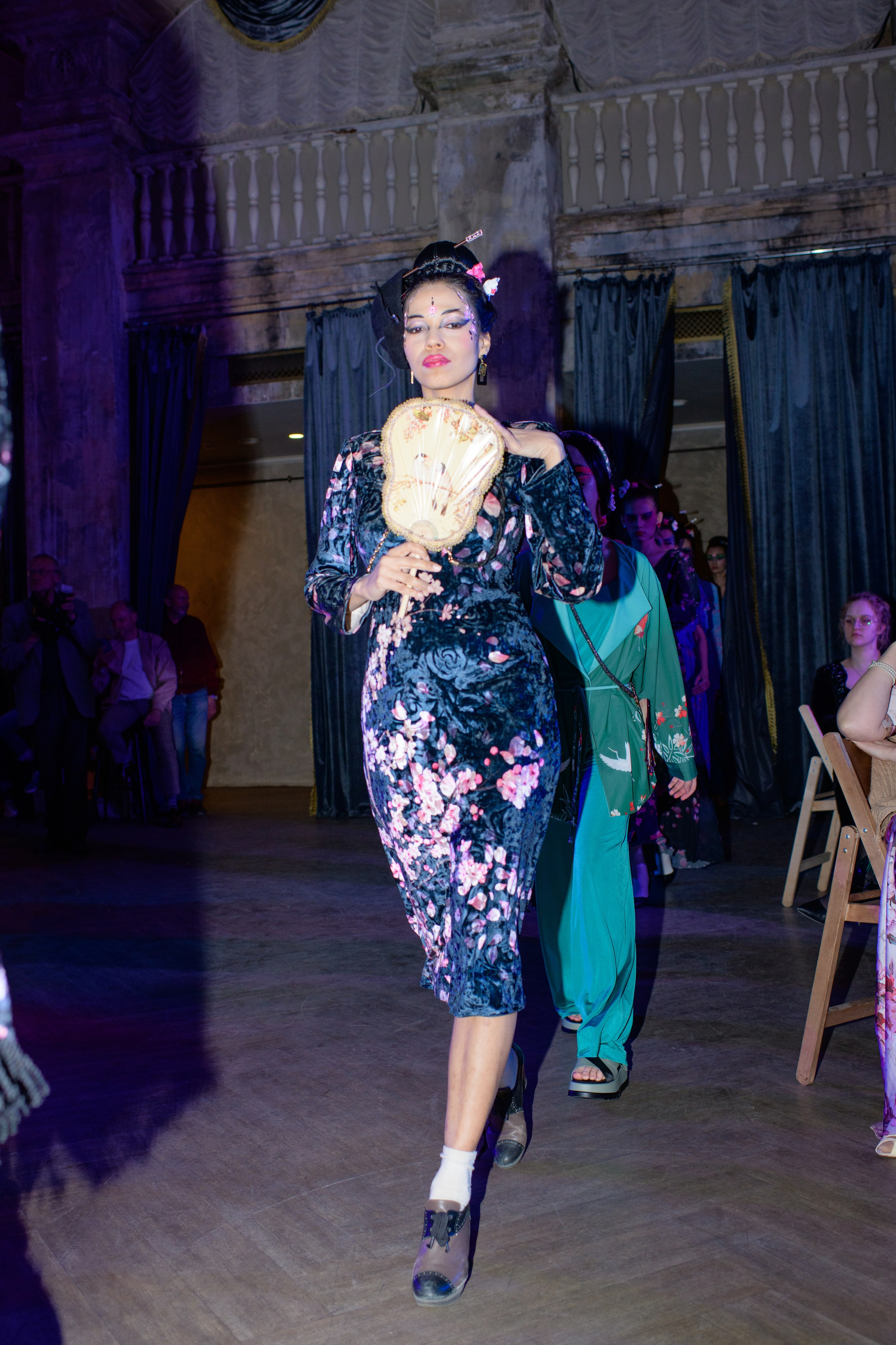 Репортаж модного показа «Люди брендов». Организация и проведение фотосъемок в Санкт-Петербурге. Фотограф Смирягин Илья