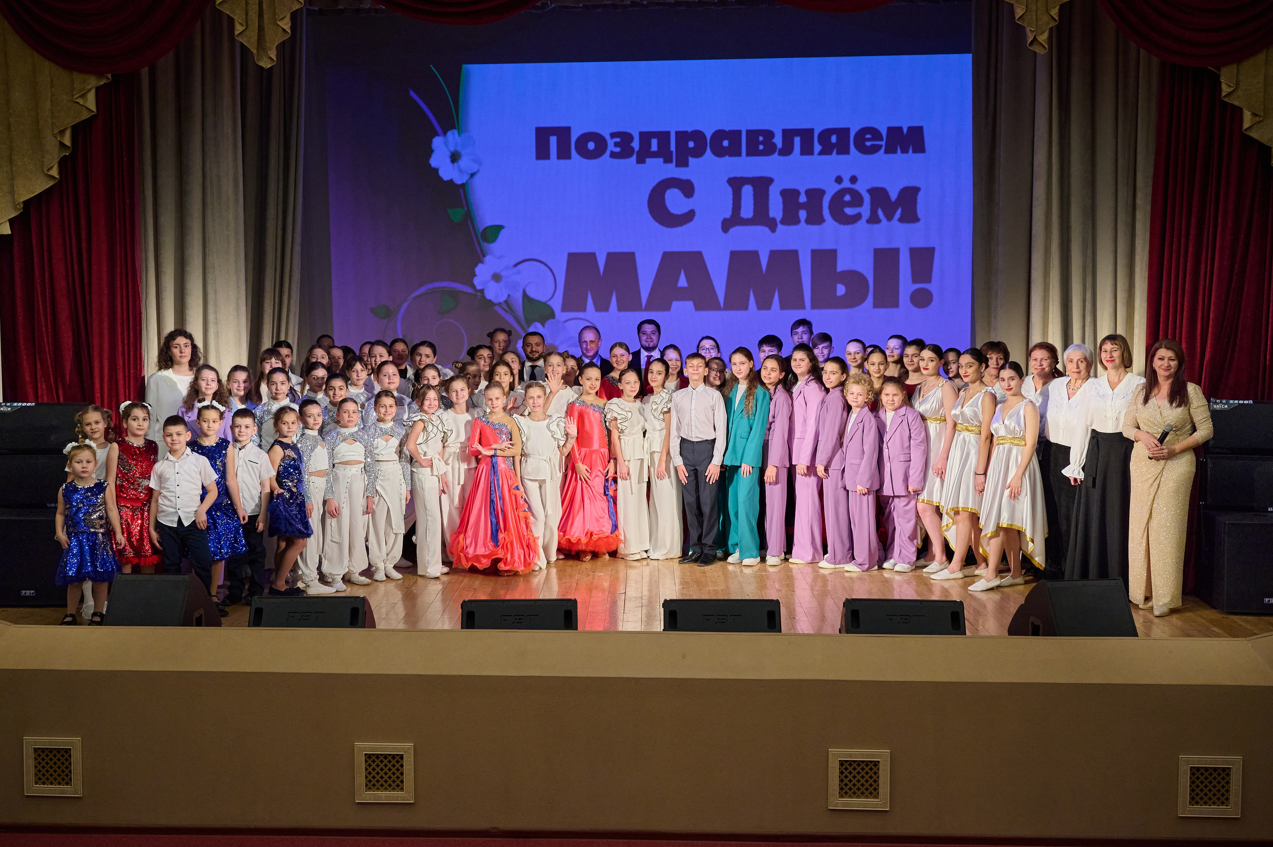 День матери. Кабардинка. Жизнь курорта Кабардинка в фотографиях