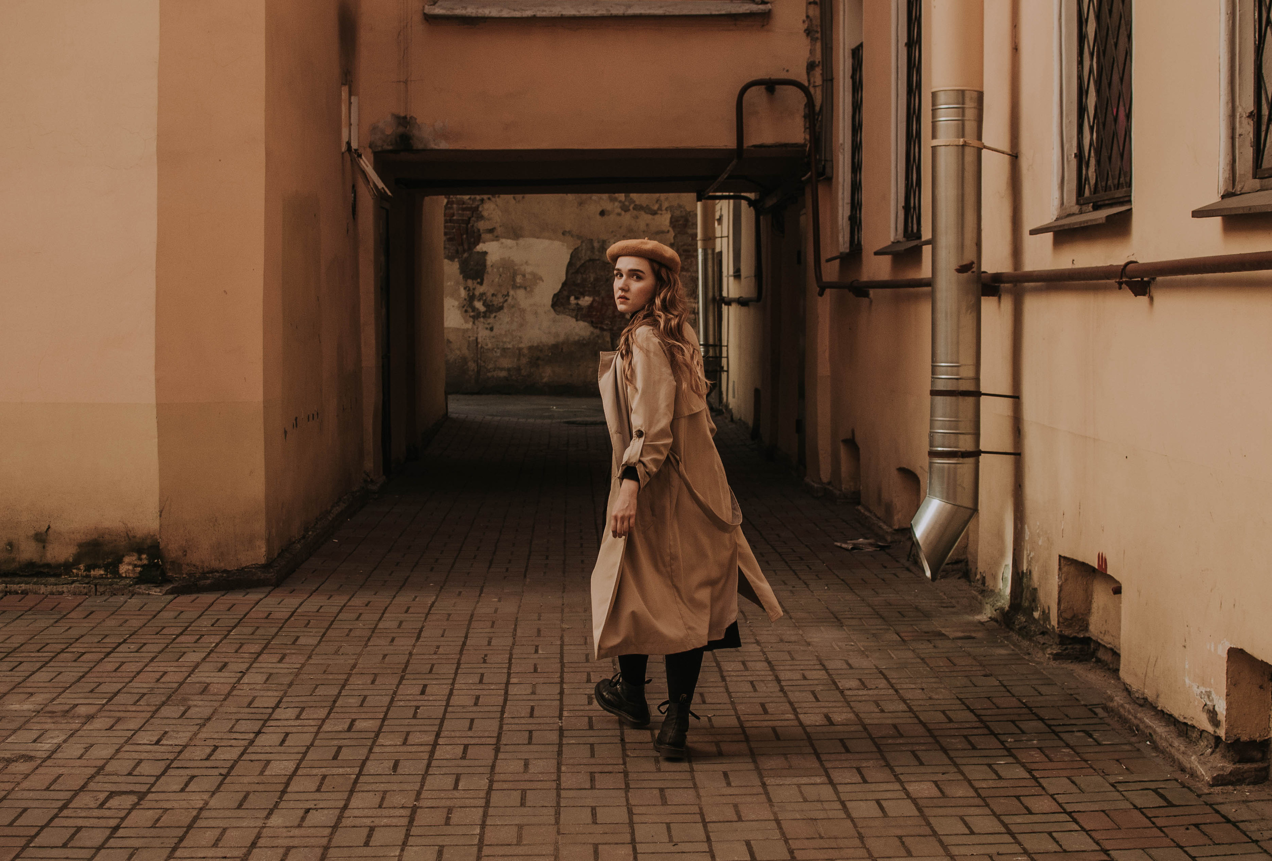 Фотопрогулки СПб, дворы Питера, фотограф Спб, фото актеров СПб