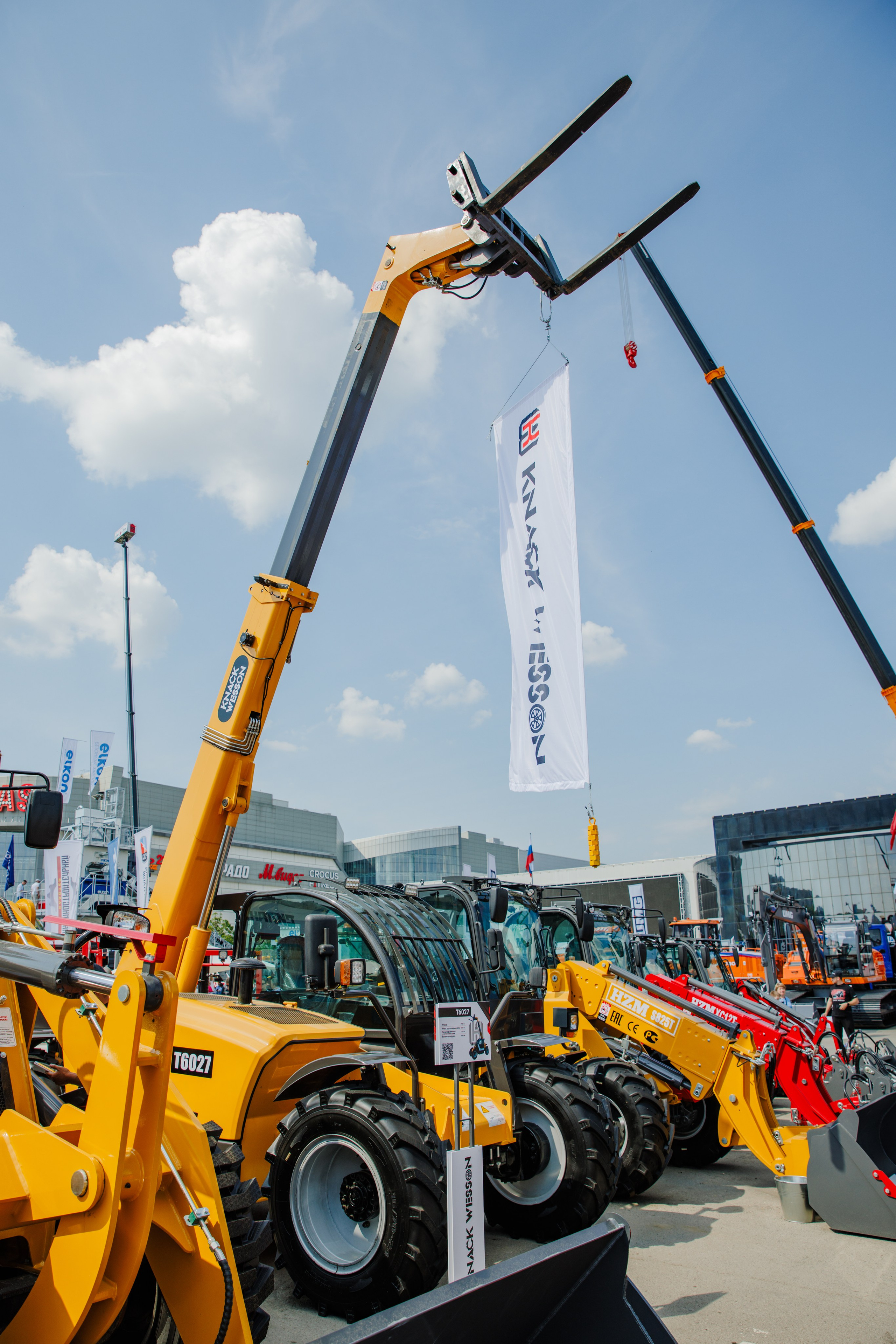 Выставка Спец. Техники. Фотограф Москва Шептаев Артём