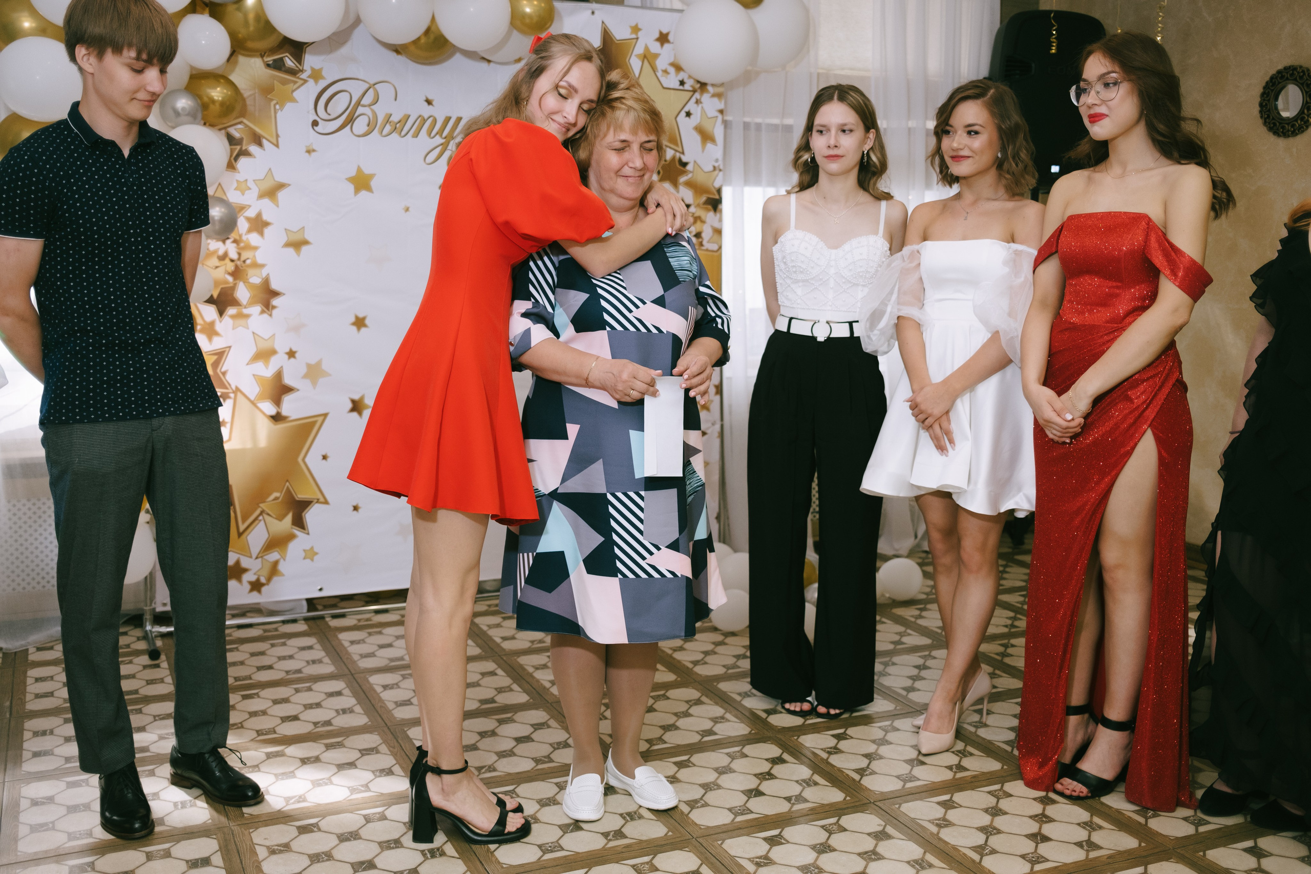 Выпускной школа 33. Свадебный и репортажной фотограф Денис Ожигин в Краснодаре и Краснодарском крае