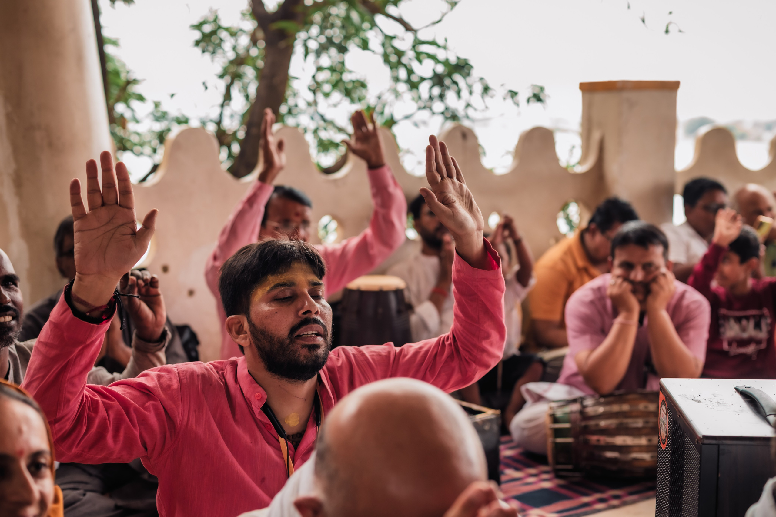 Abhisheka Devraha Baba on Sri Devdas ji maharaj bd. Mariam Bagdasaryan