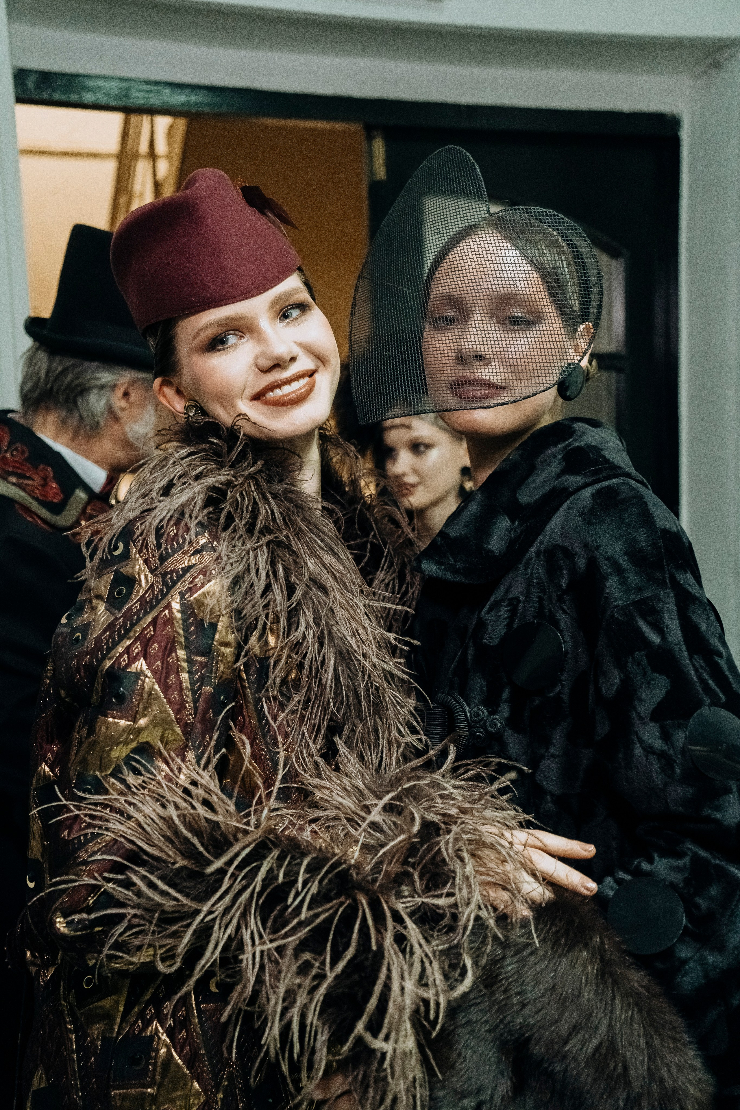 Возвращение легенды: Староновогодний показ Вячеслава Зайцева Больше: https://sinonim.org/improve#res. Профессиональный портретный фотограф в Москве Владимир Глаголев