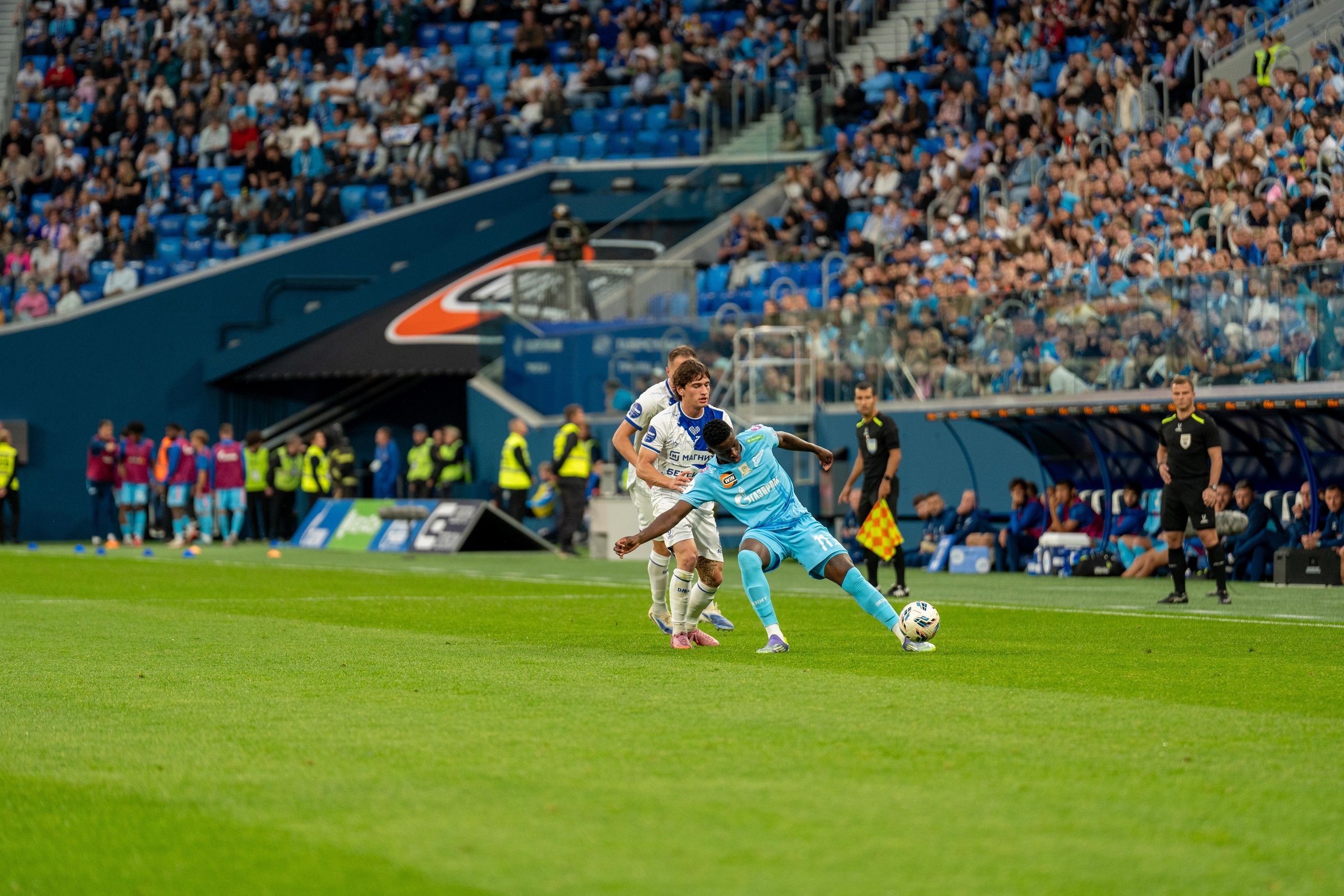 Игровой момент матча Зенит–Динамо, спортивный фотограф Санкт-Петербург 
