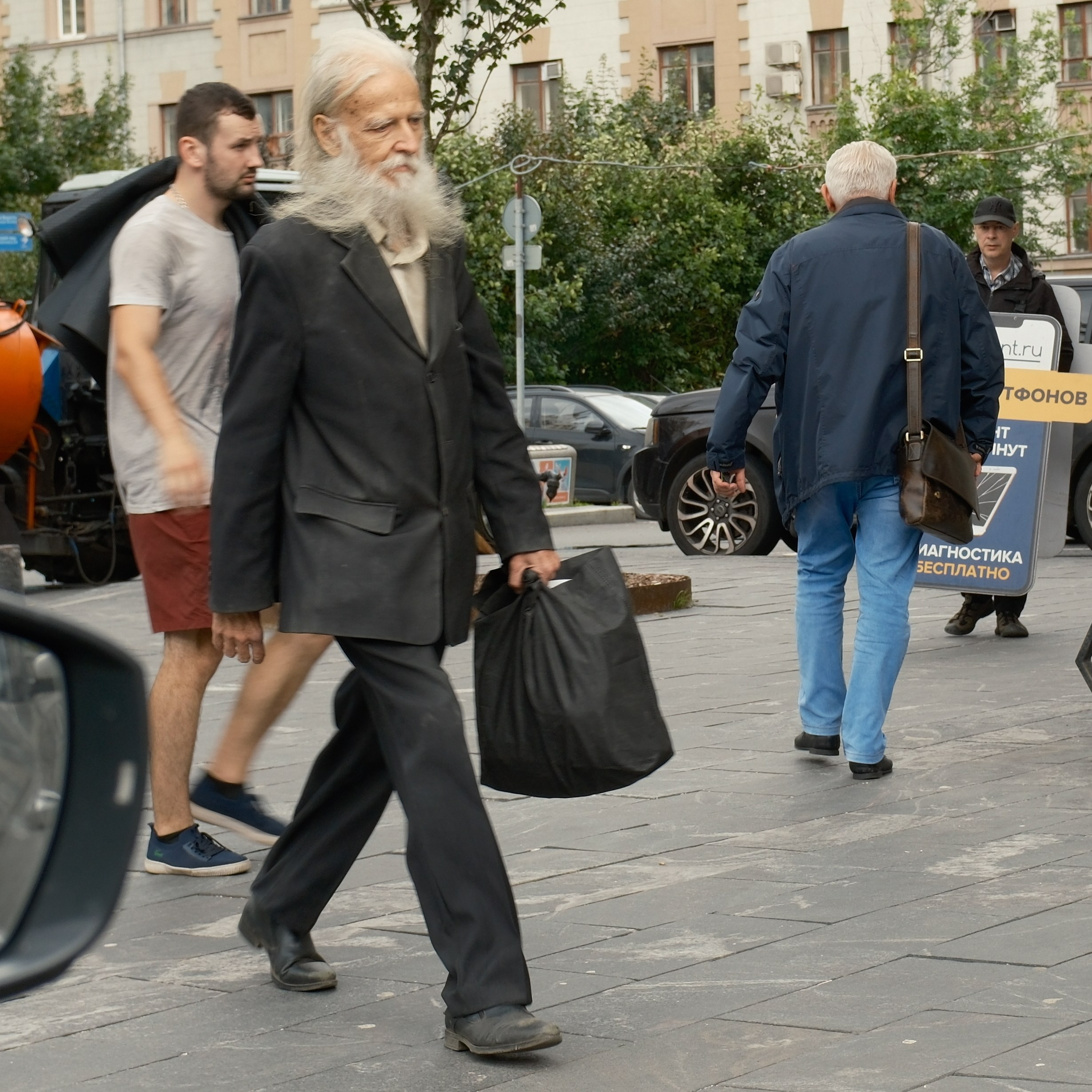 Улица, люди, жизнь…