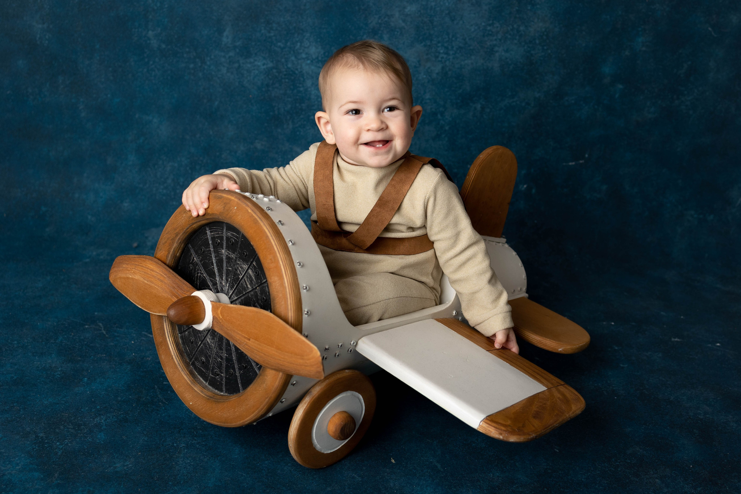 От 9 месяцев  - Фотограф новорожденных: магия детства в каждом снимке. Фотограф новорожденных: волшебные моменты первых дней жизни