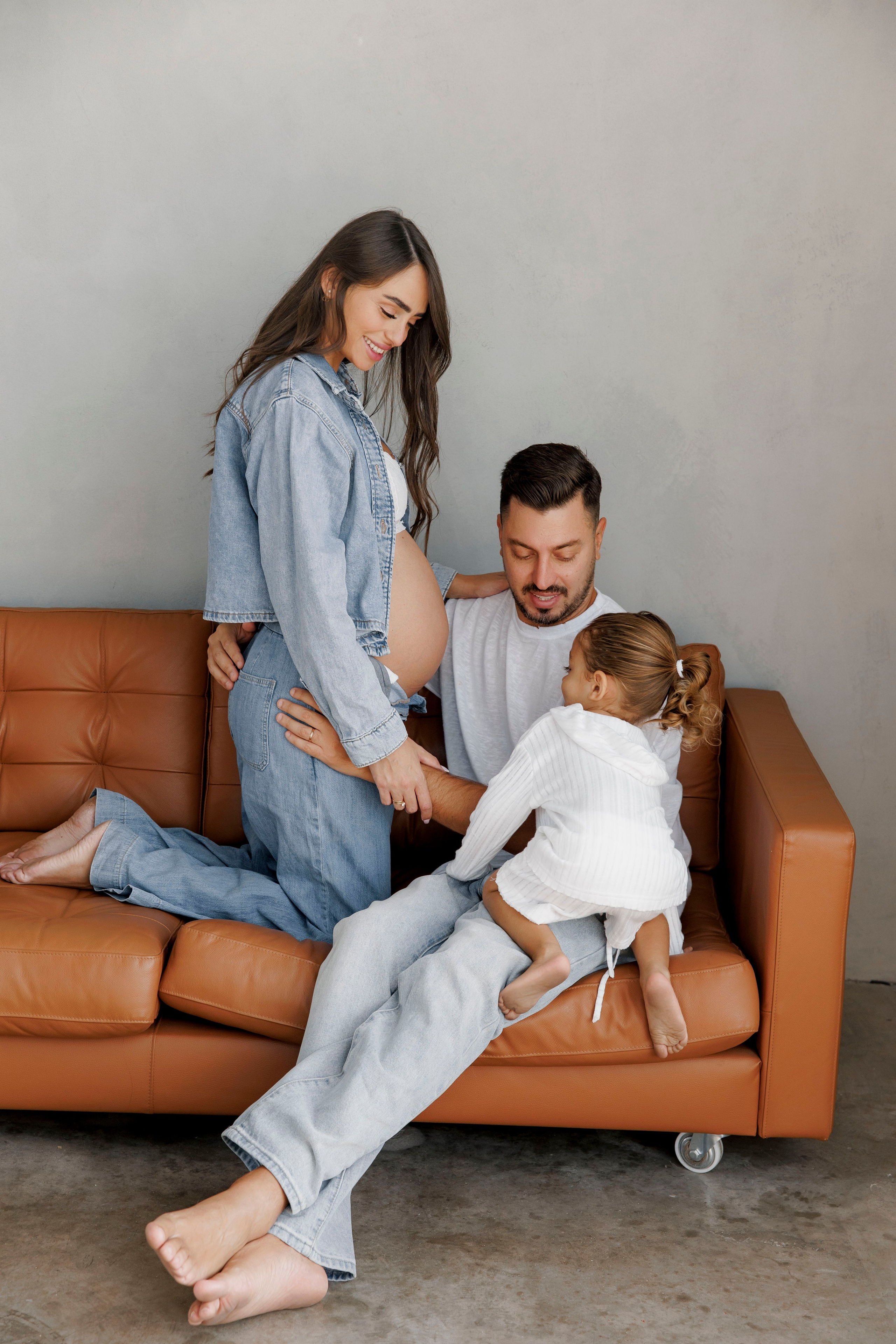 Pregnancy photoshoot inside the studio in Tel Aviv. Главная