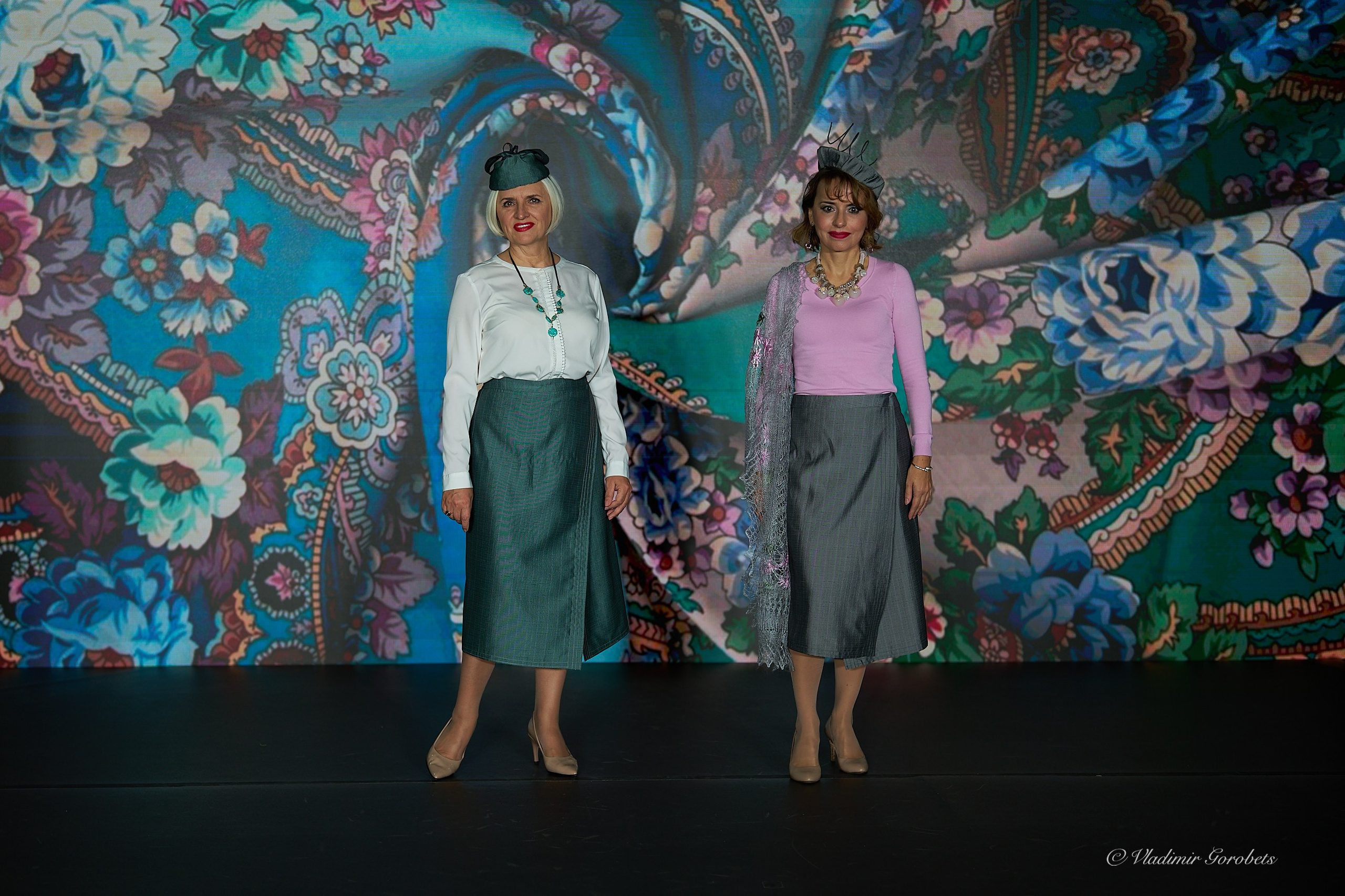 Показ на выставке «Жар-птица», 2025. Коллекционер и искусствовед Олеся Ястребова