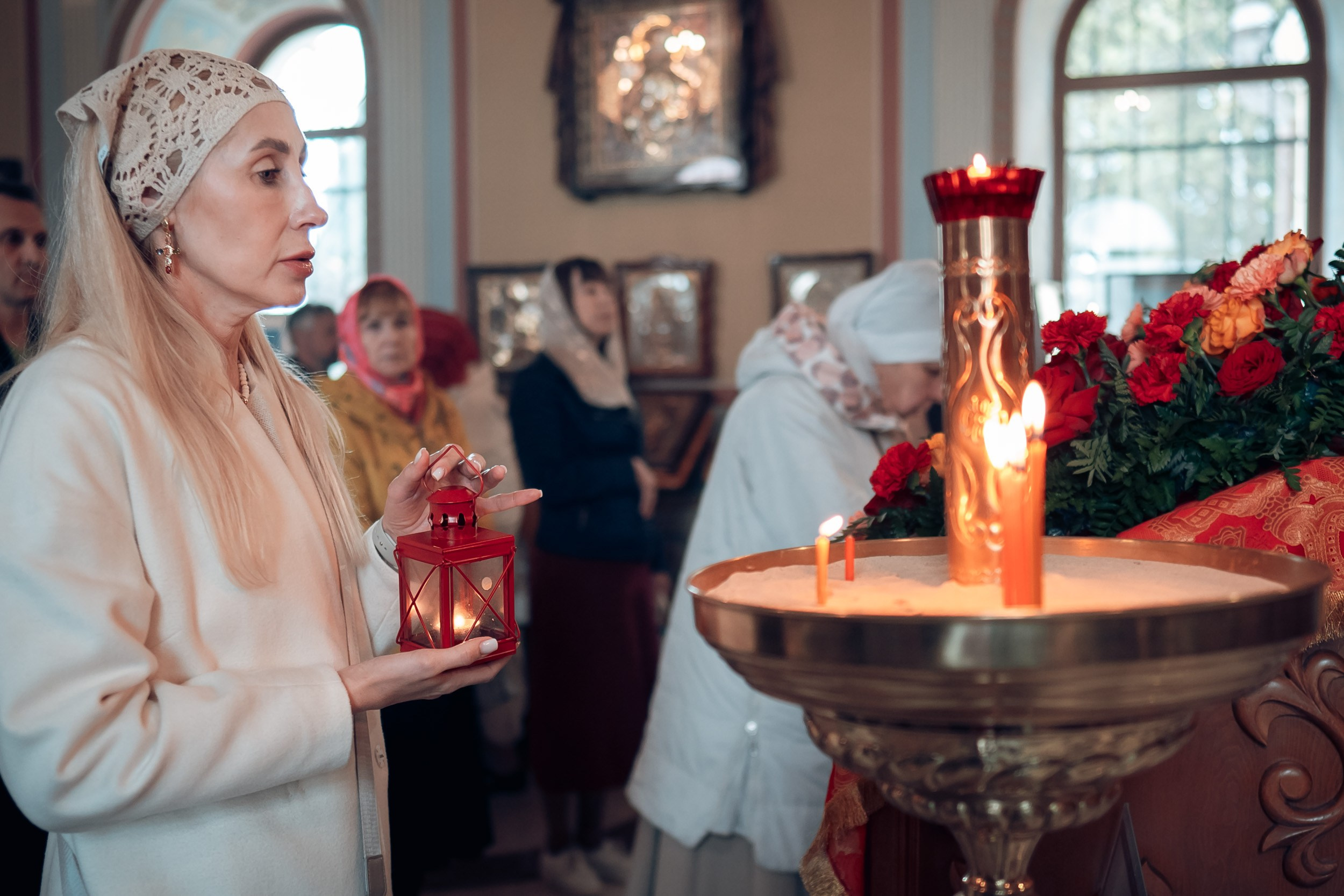 Пасхальный день христианки на Святой земле Крыма, Херсонес Севастополь. Церковный фотограф Севастополь