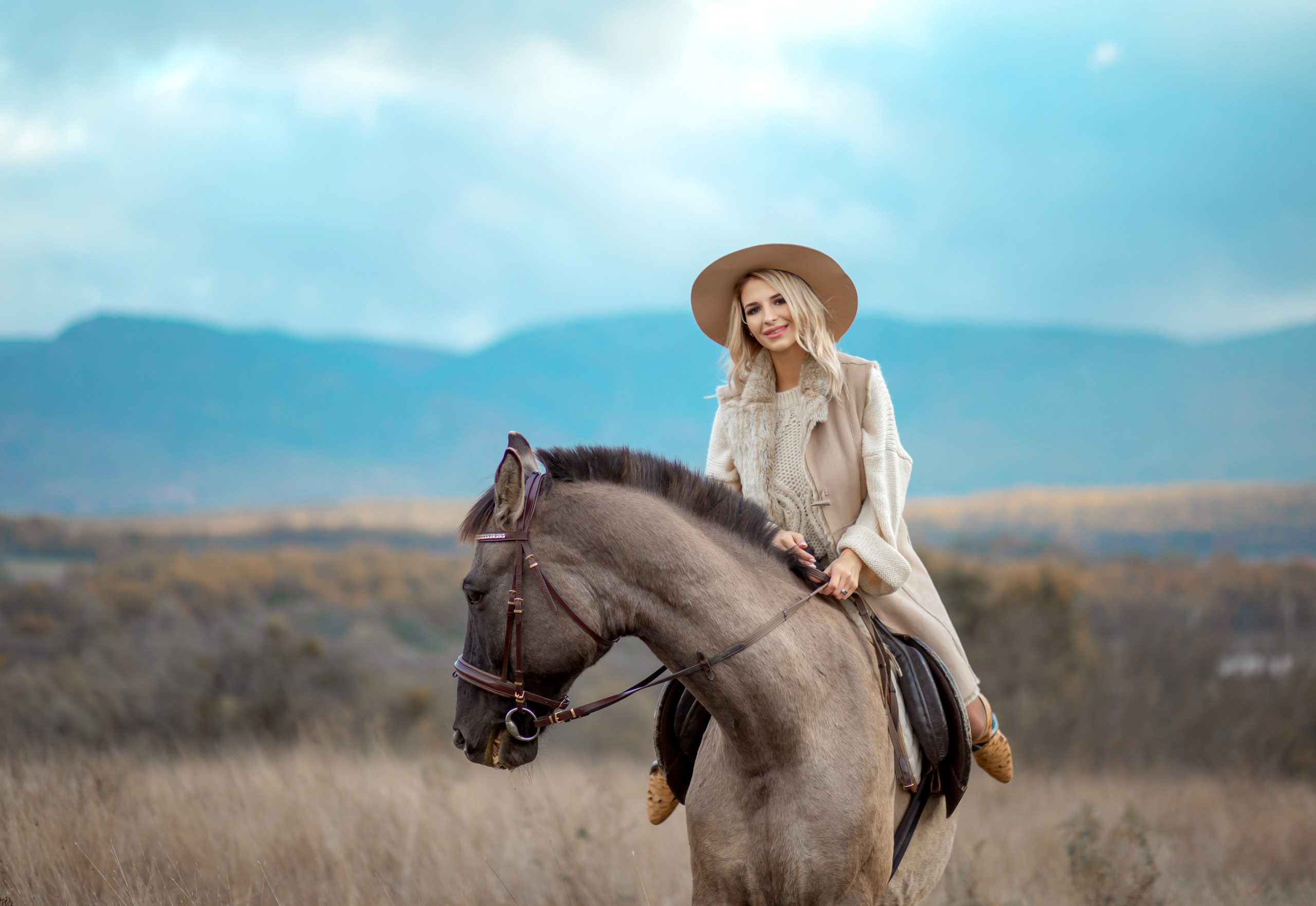 Выездные фотосессии. Съемка для влюбленных. Фотограф-стилист Крым Прокат одежды в Крыму. Фотосессии в Крыму