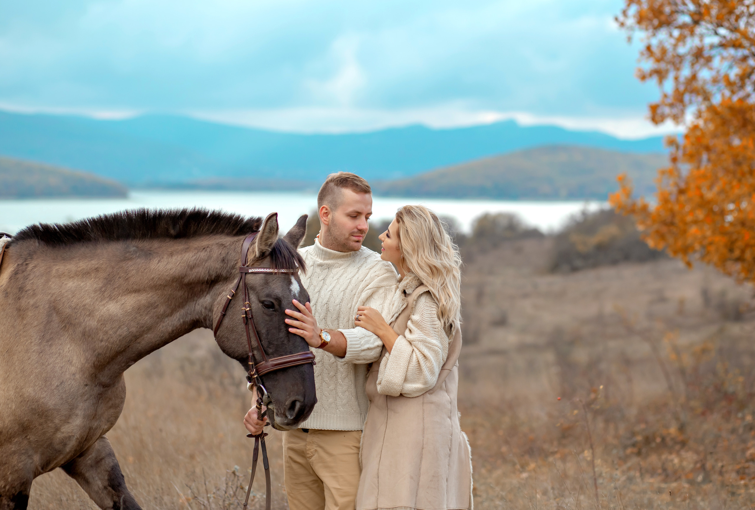 Выездные фотосессии. Съемка для влюбленных. Фотограф-стилист Крым Прокат одежды в Крыму. Фотосессии в Крыму
