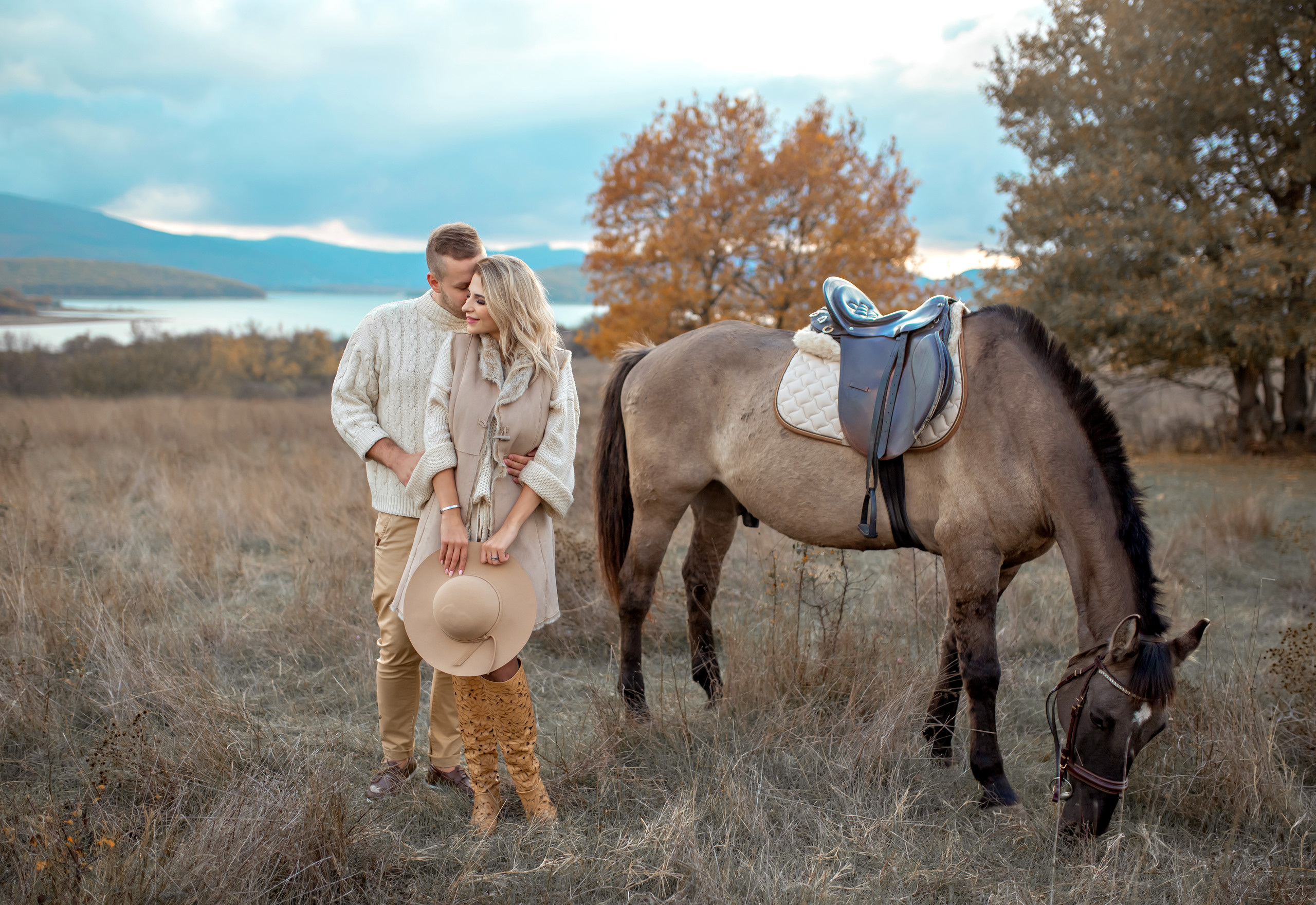 Выездные фотосессии. Съемка для влюбленных. Фотограф-стилист Крым Прокат одежды в Крыму. Фотосессии в Крыму