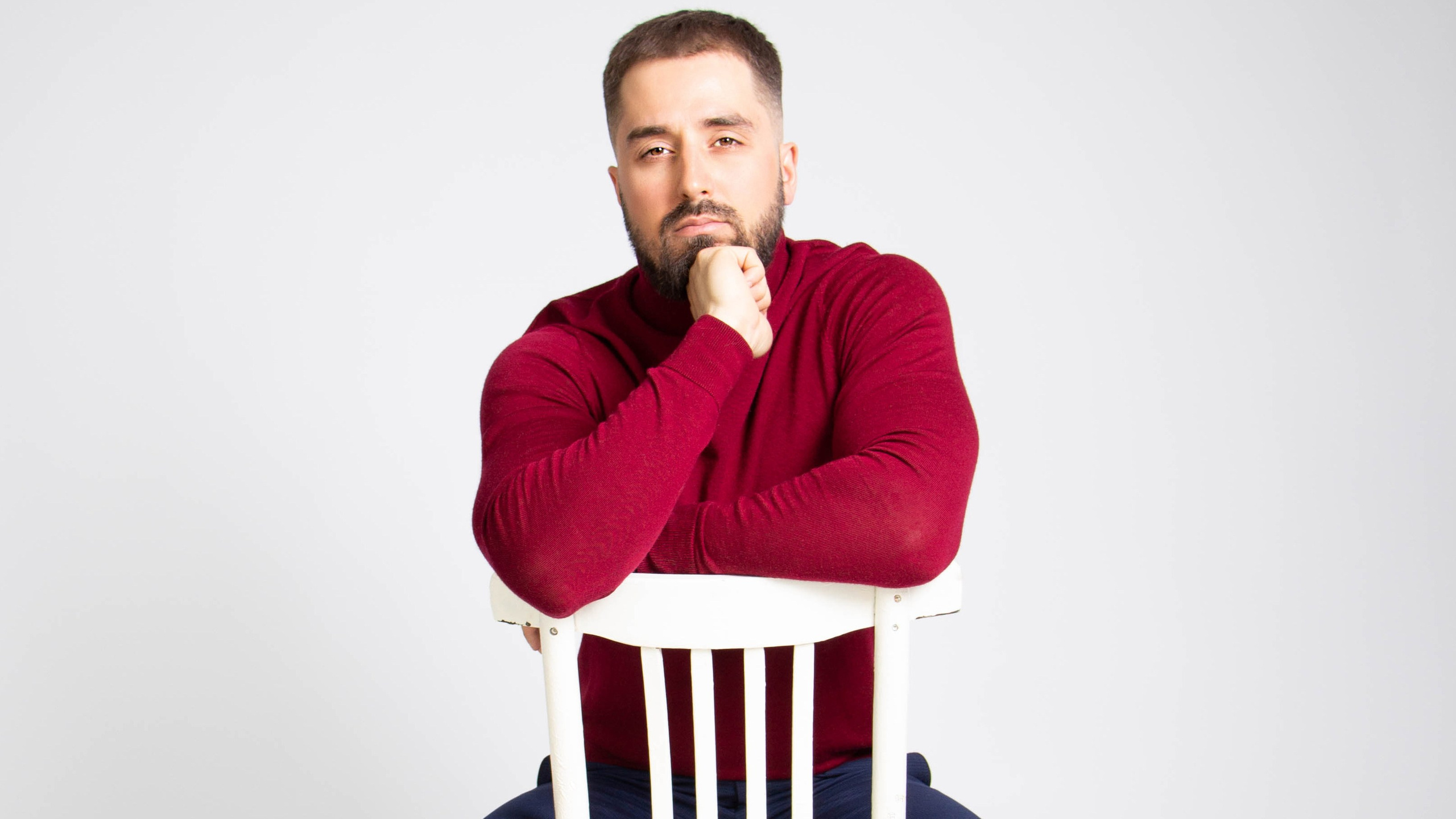 Артем бросает предметы. Нечехова Виктория