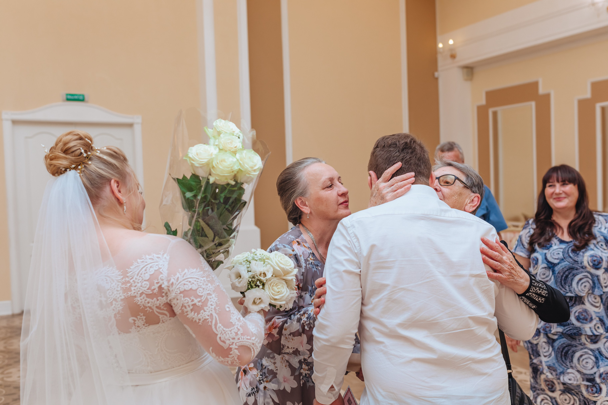 Евгения и Илья. ЗАГС Калининского района и прогулка на Финском заливе. Свадебный и семейный фотограф в Санкт-Петербурге и Сестрорецке