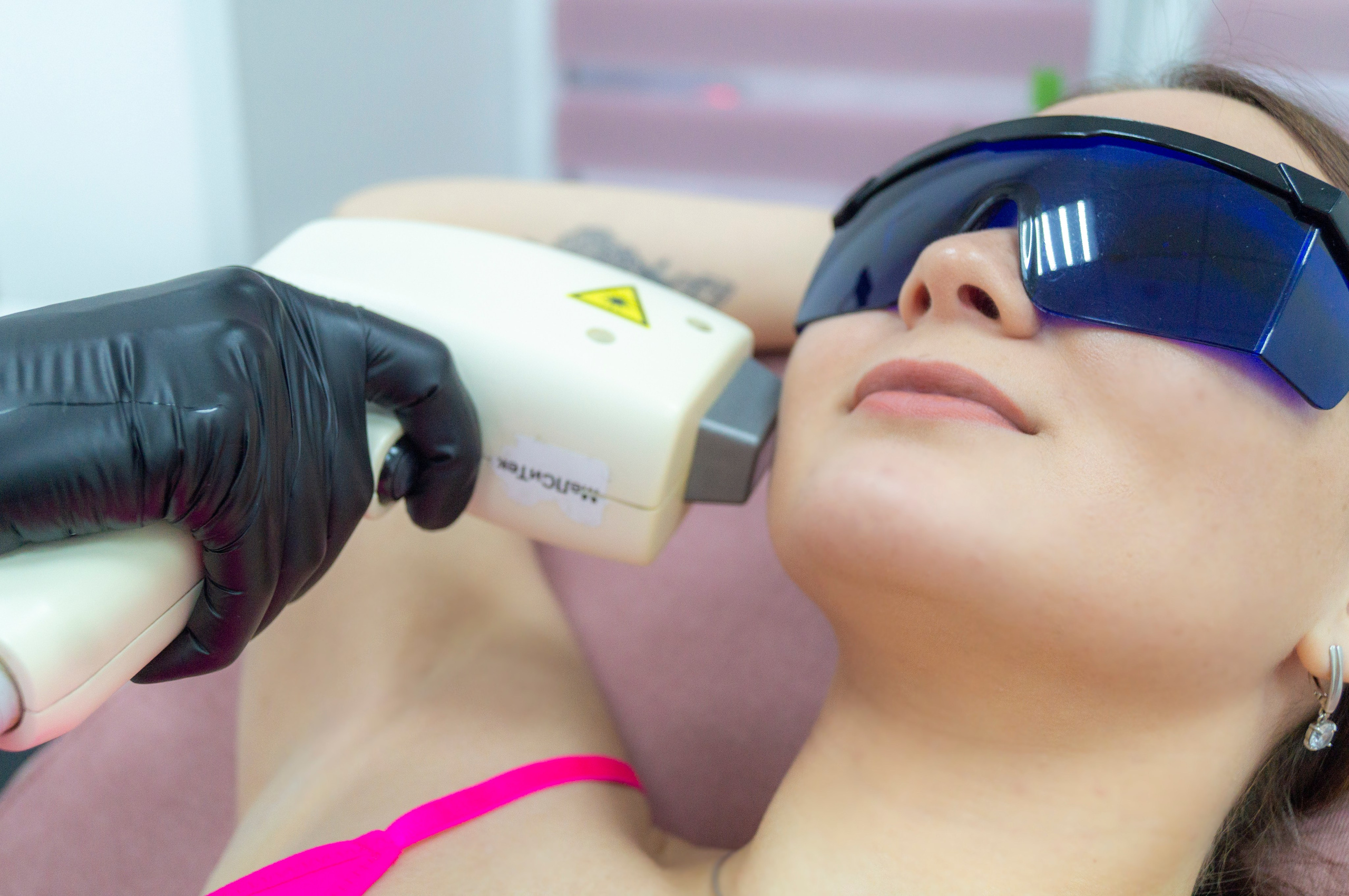 Съёмка в центре лазерной эпиляции. Интерьерный и портретный фотограф в Екатеринбурге Андрей Калинин