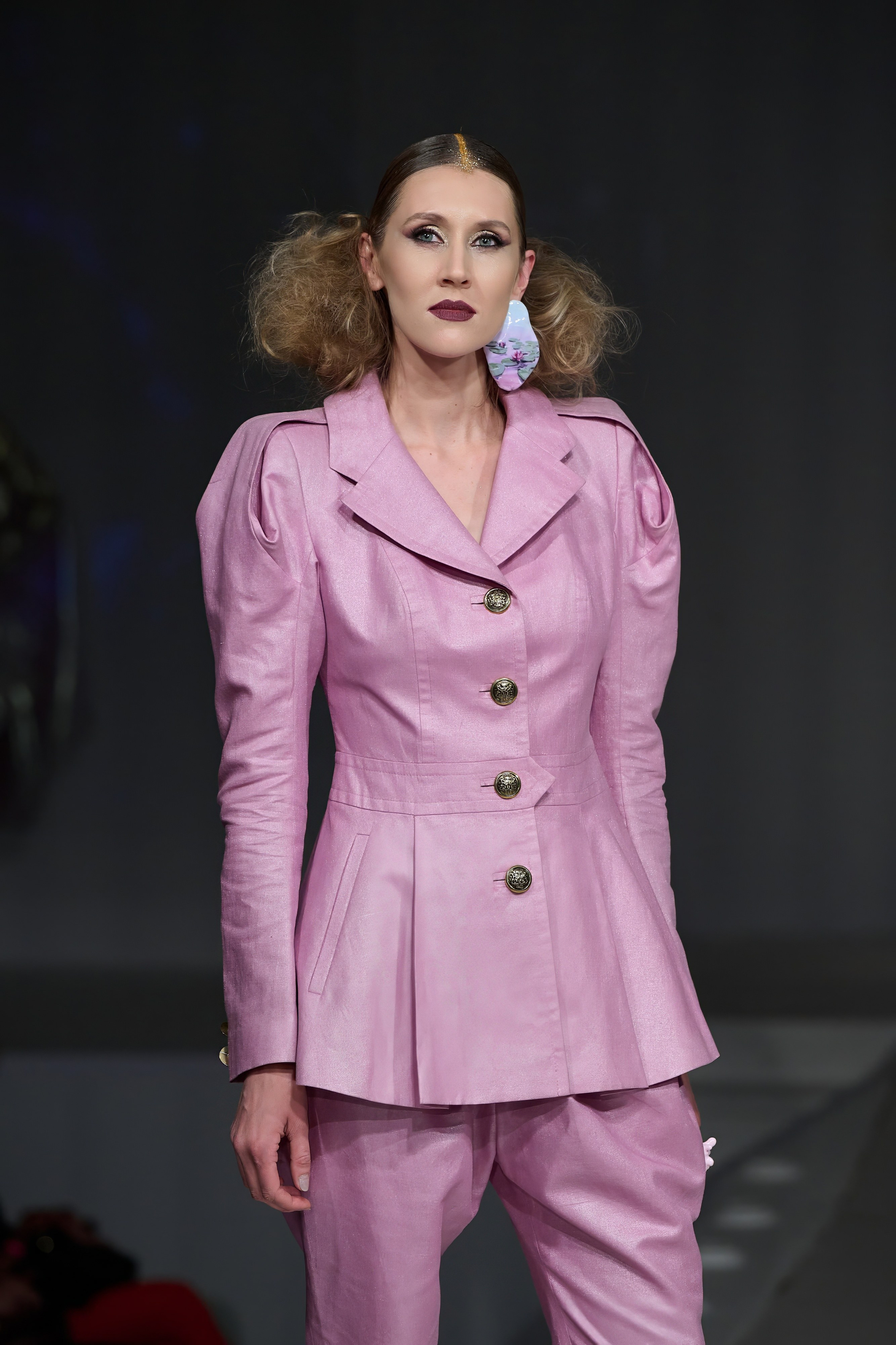 Slava&Yegor Zaitsevs. Показ-спектакль «Воспоминание». 21 июня 2025. Дима Бабушкин. Фотограф. Подиум. Репортаж. Творчество. Дорого