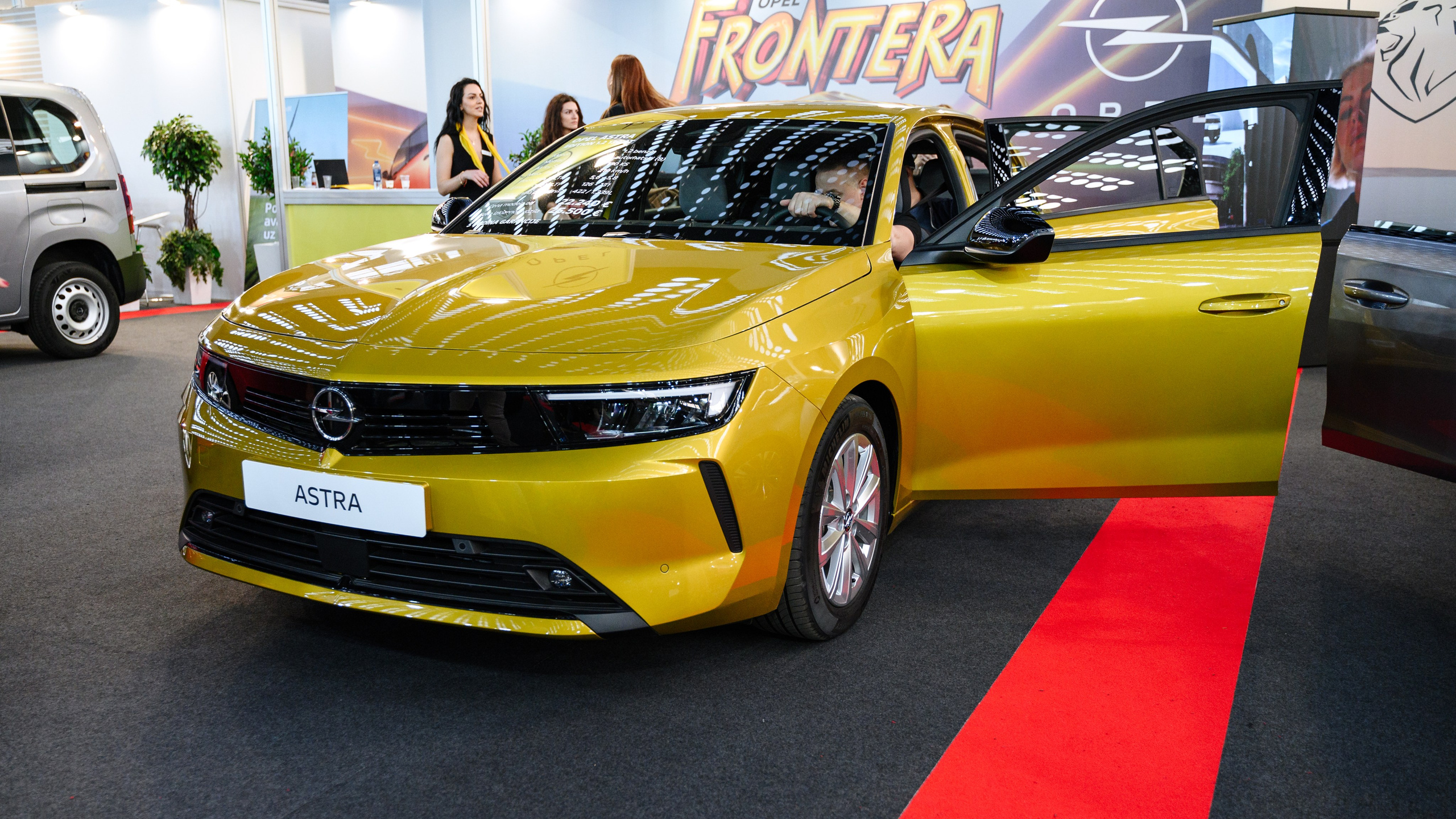 56-й Международный автосалон в Белграде. Елена Чеснокова спортивный фотограф во Владимире и Белграде