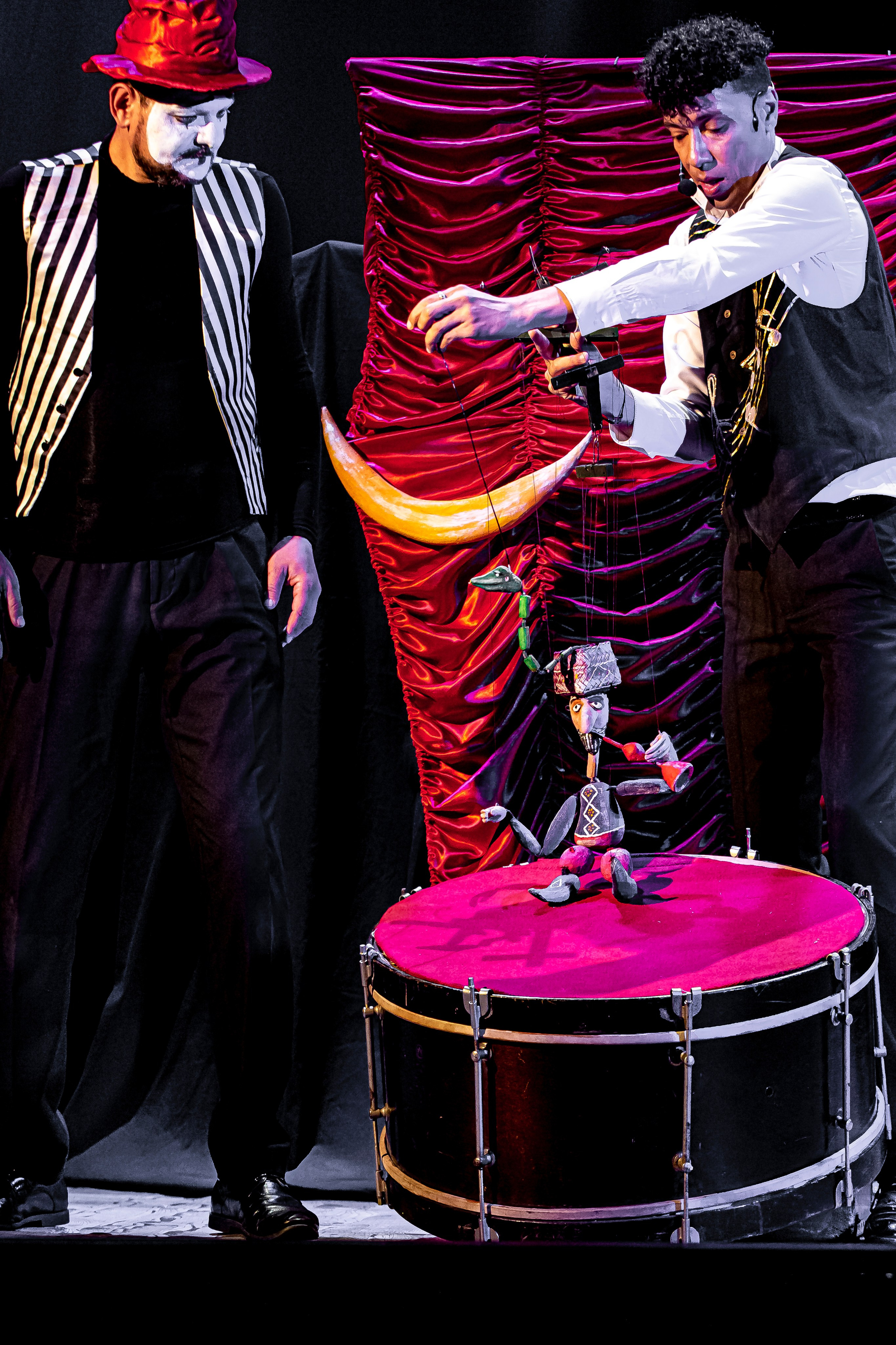 Цирк из Саквояжа спектакль театра САКВОЯЖ. Фотограф в Сочи Юрий Шептаев