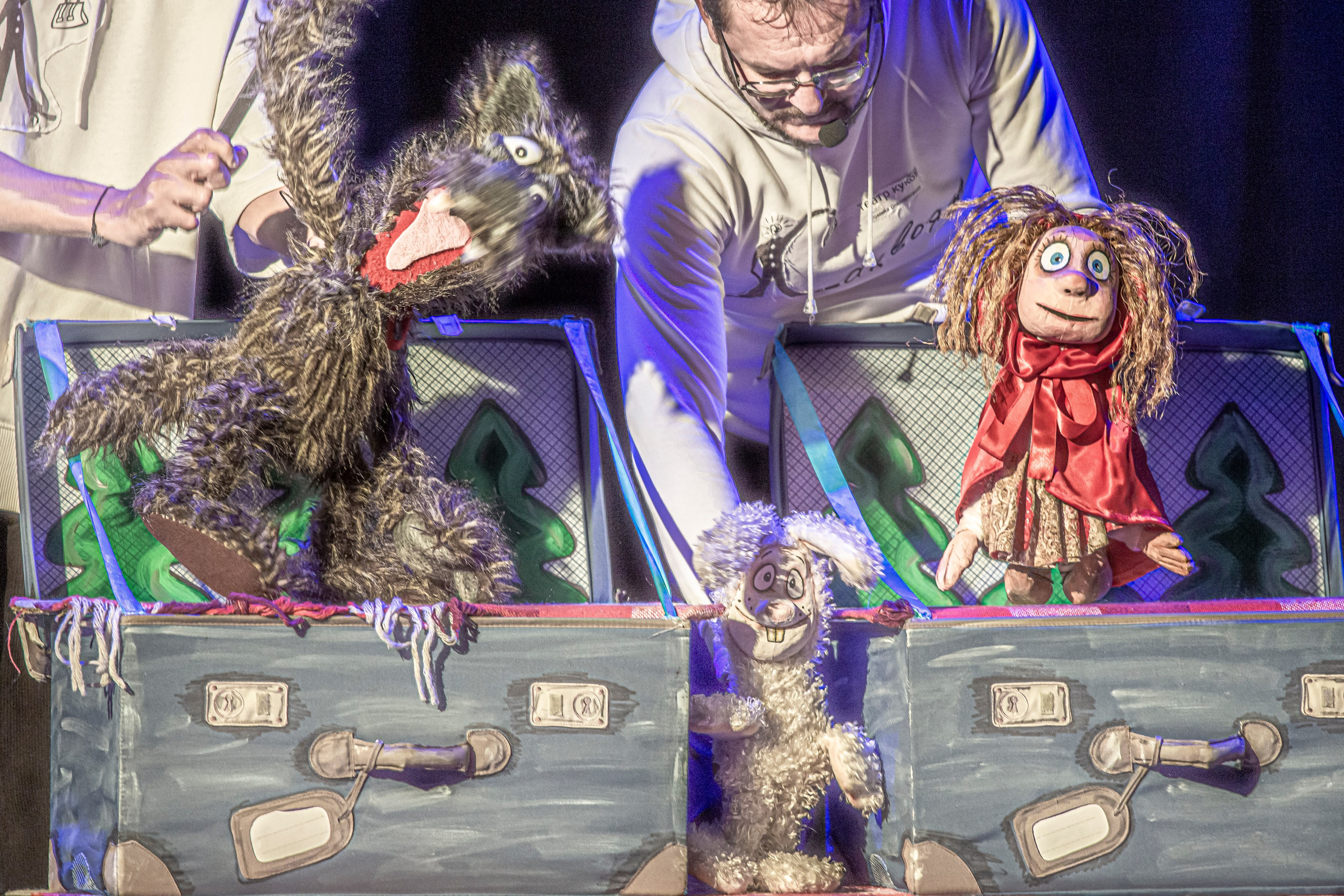 Спектакль театра Саквояж О Красной шапочке. Фотограф в Сочи Юрий Шептаев