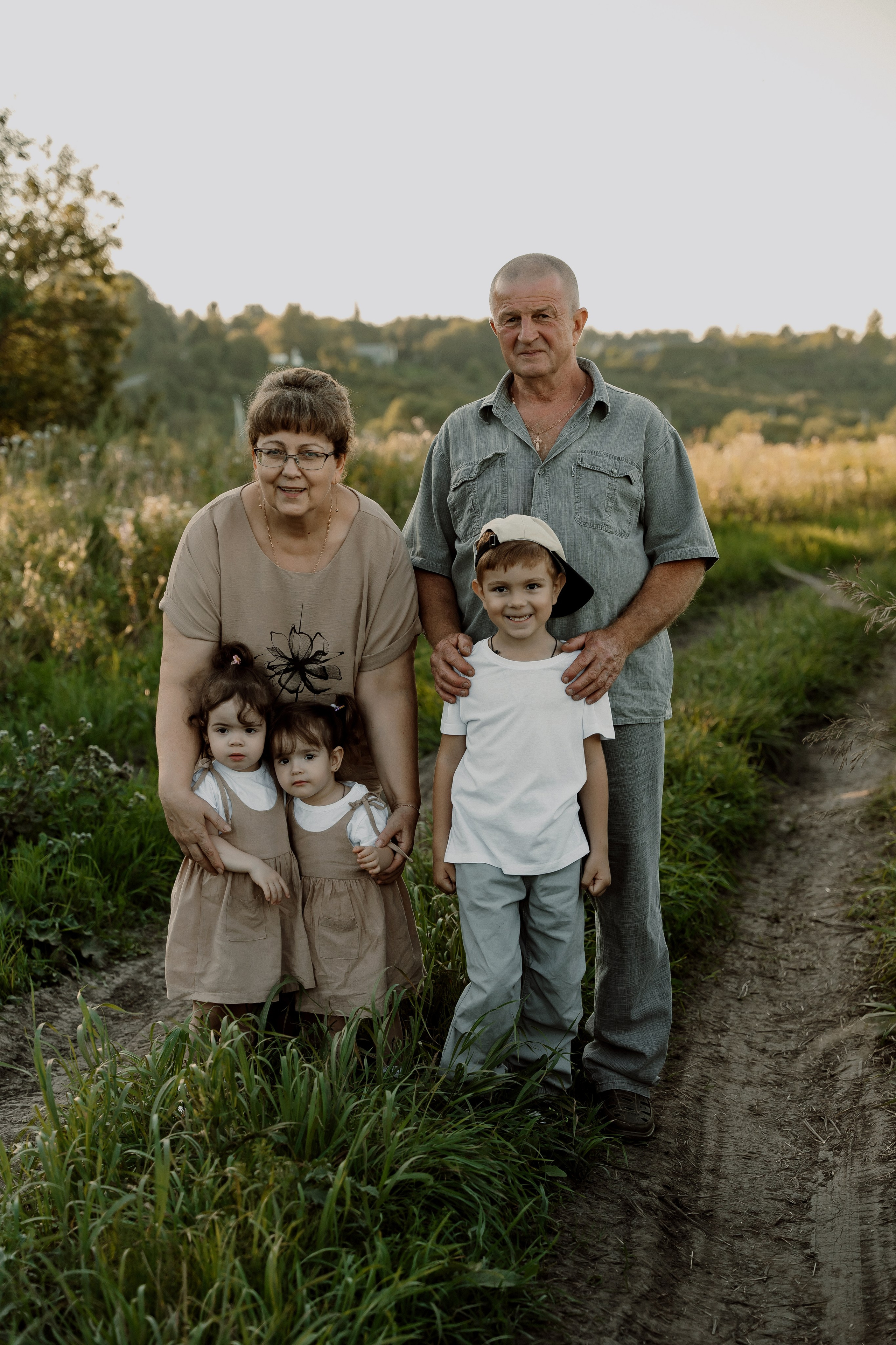 Съемка с внуками. Свадебный и индивидуальный фотограф в Суворове Клюева Мария