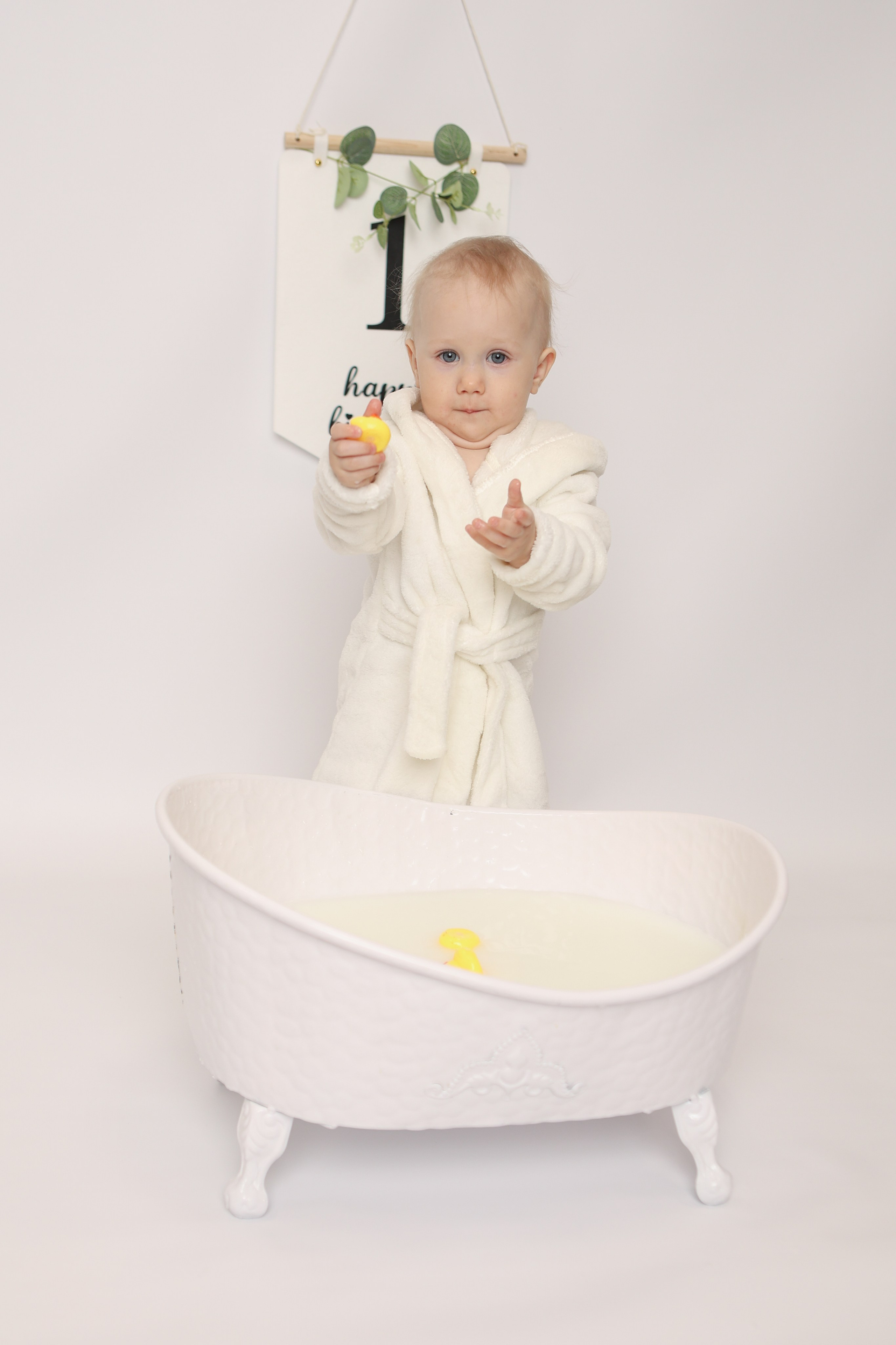 Молочные ванночки. Фотограф новорожденных. Детский и семейный фотограф Марьяна Юдина