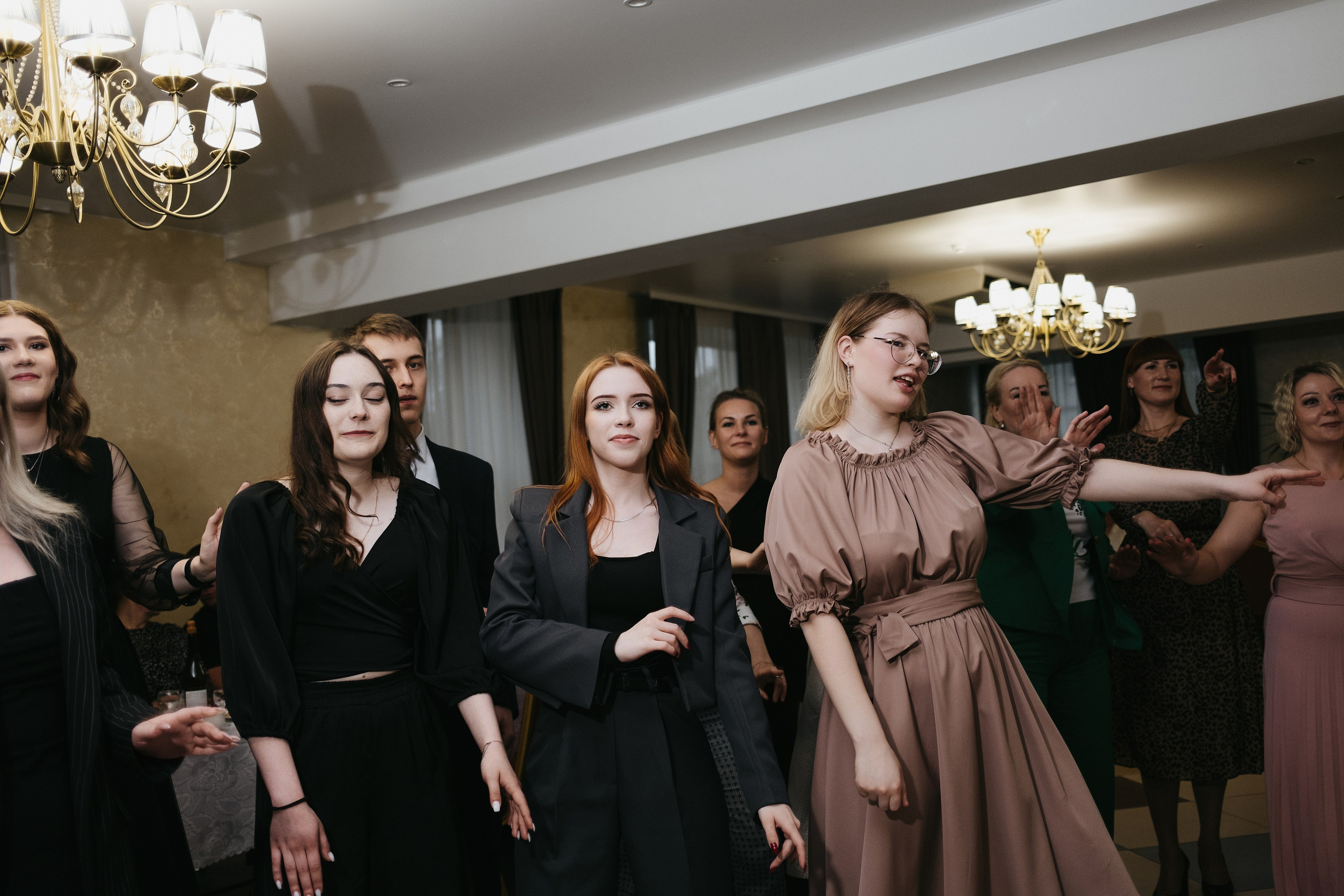 Выпускной 11 класс школы № 30. Свадебный и репортажной фотограф Денис Ожигин в Краснодаре и Краснодарском крае