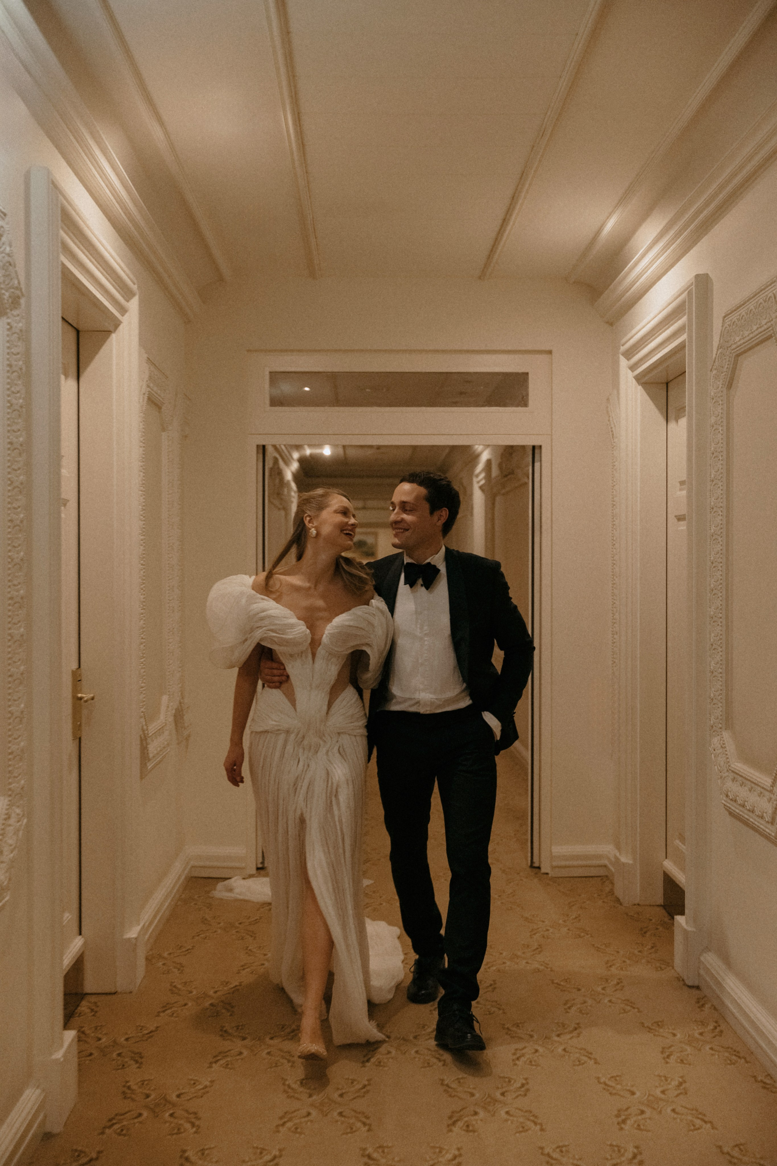 Свадебная фотосъемка в отеле Савой. Свадебный фотограф Москва