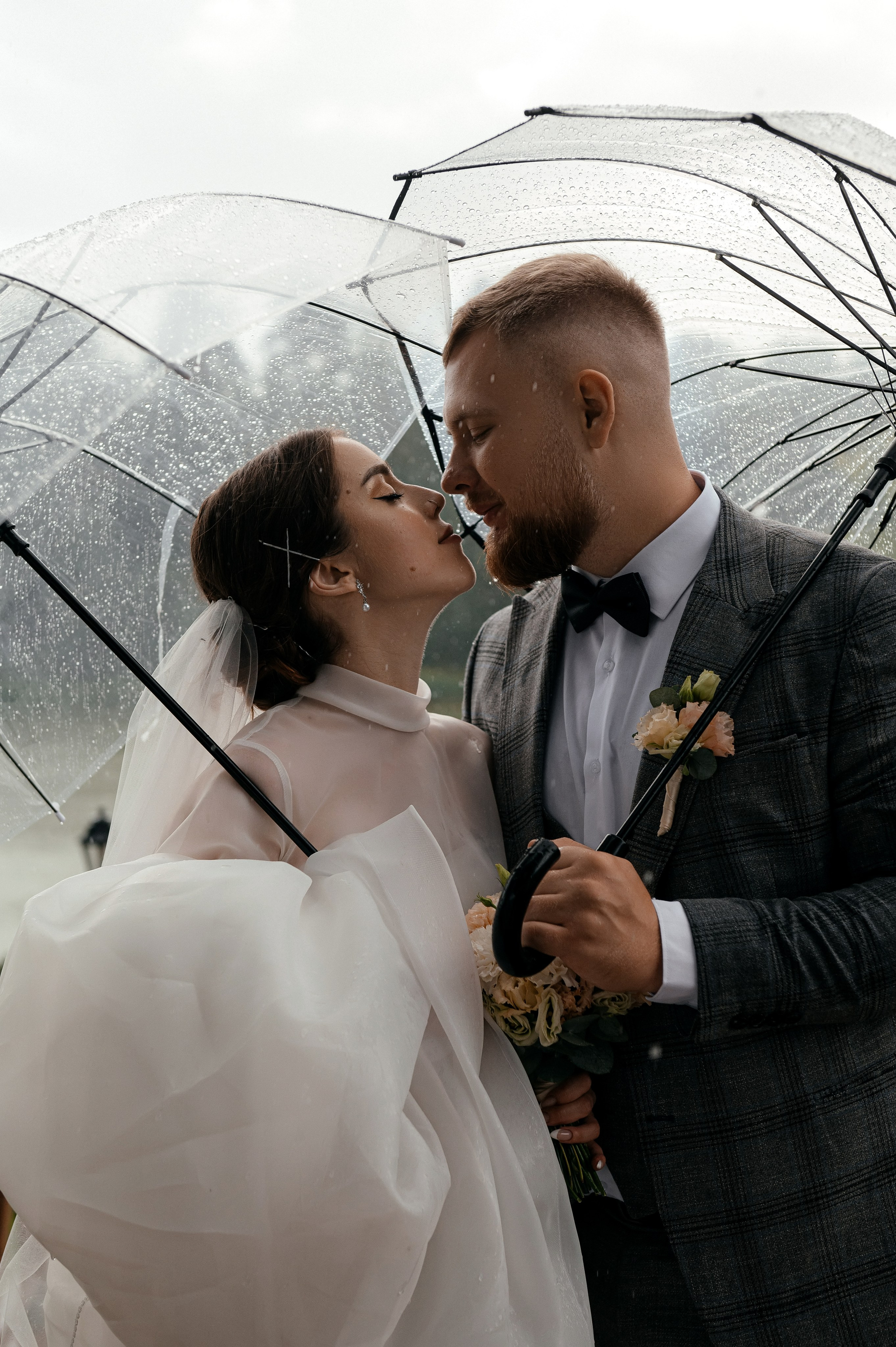 Дождик свадьбе не помеха! Гребнево, Барин. Свадебный и семейный фотограф Виктория Носачёва. Щелково, Москва и МО