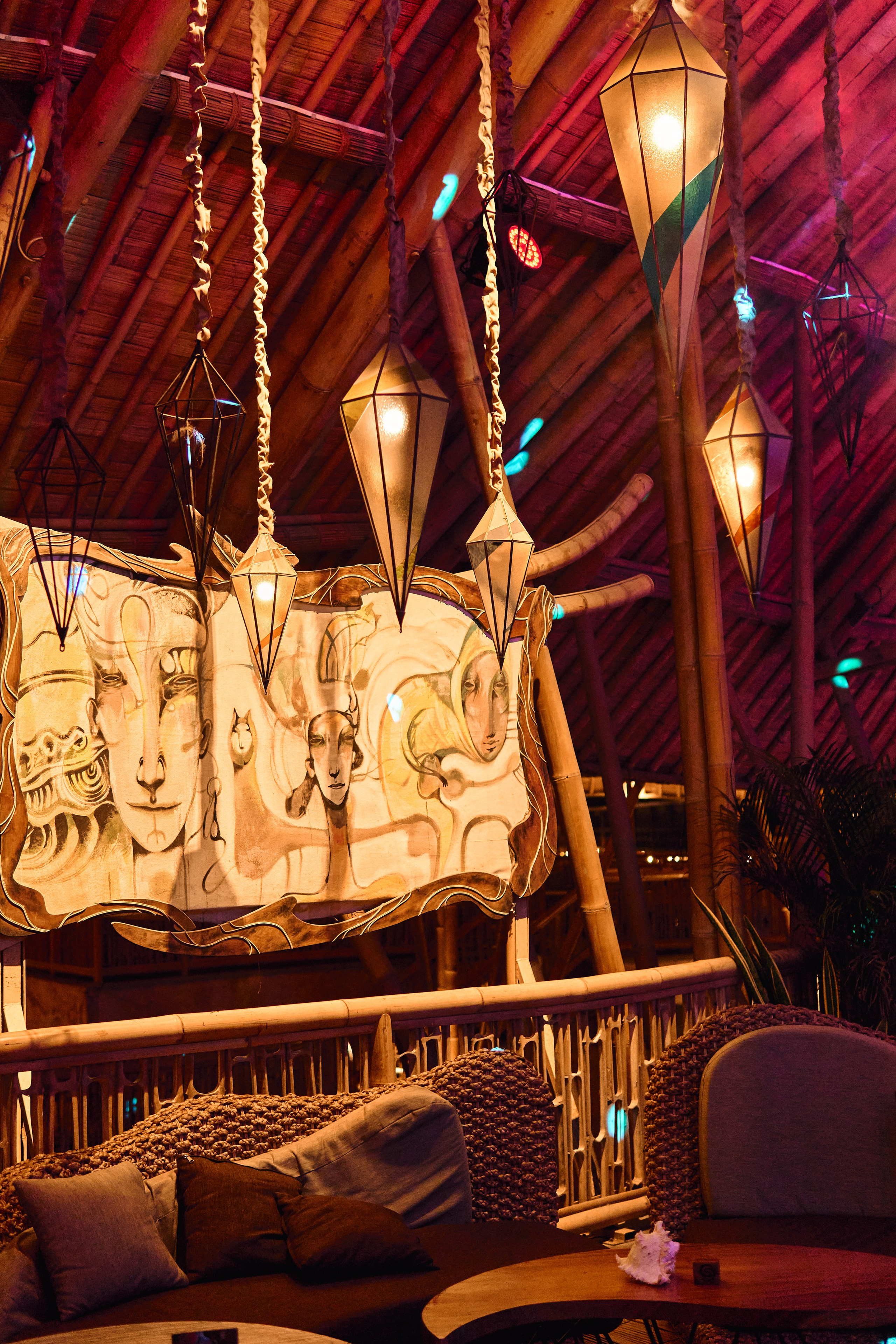 NuanuNight. See the moment and catche. commercial and reportage