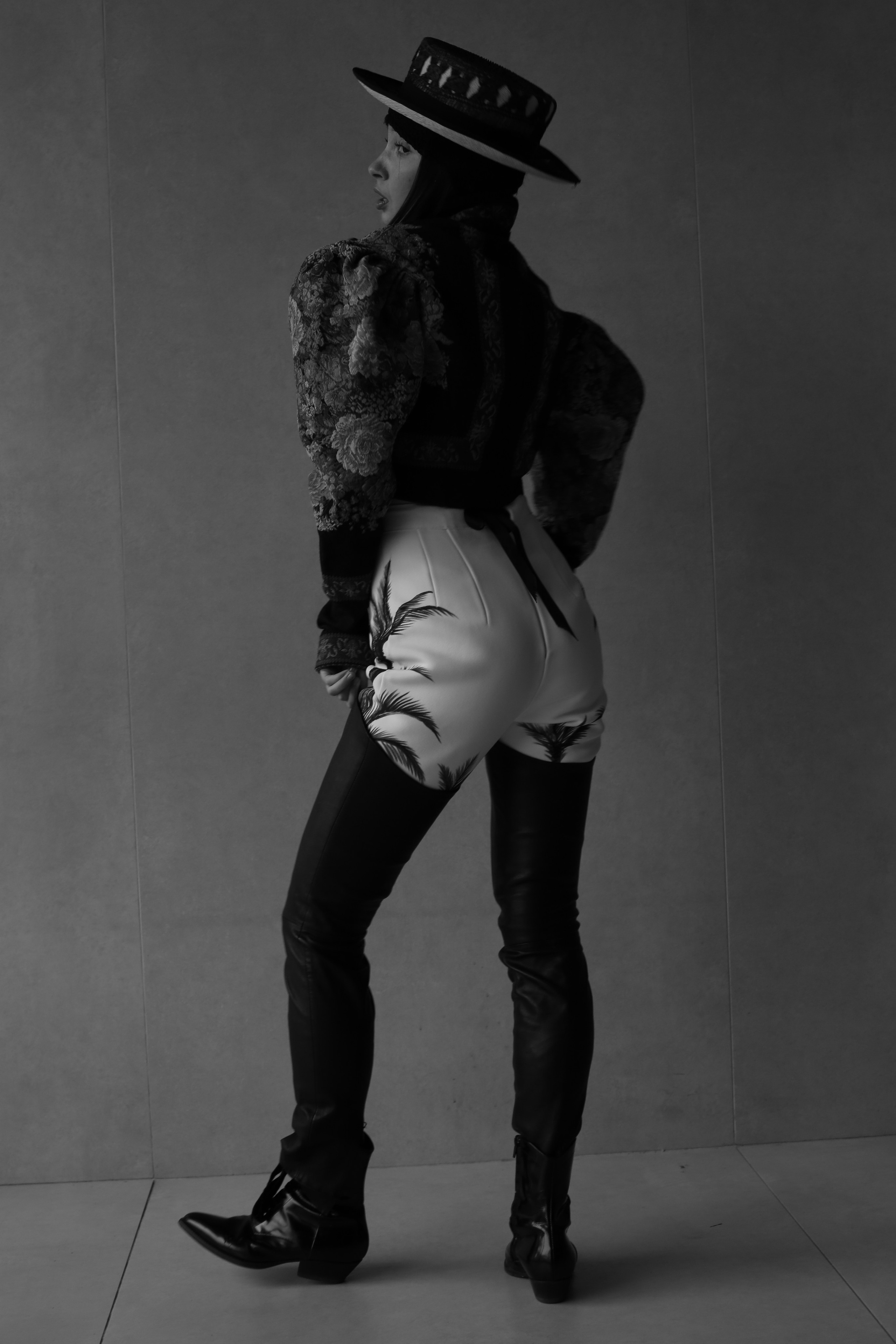 LOOKBOOK. Фешн дизайнер, фотограф, художник Яна Лазарева в Москве