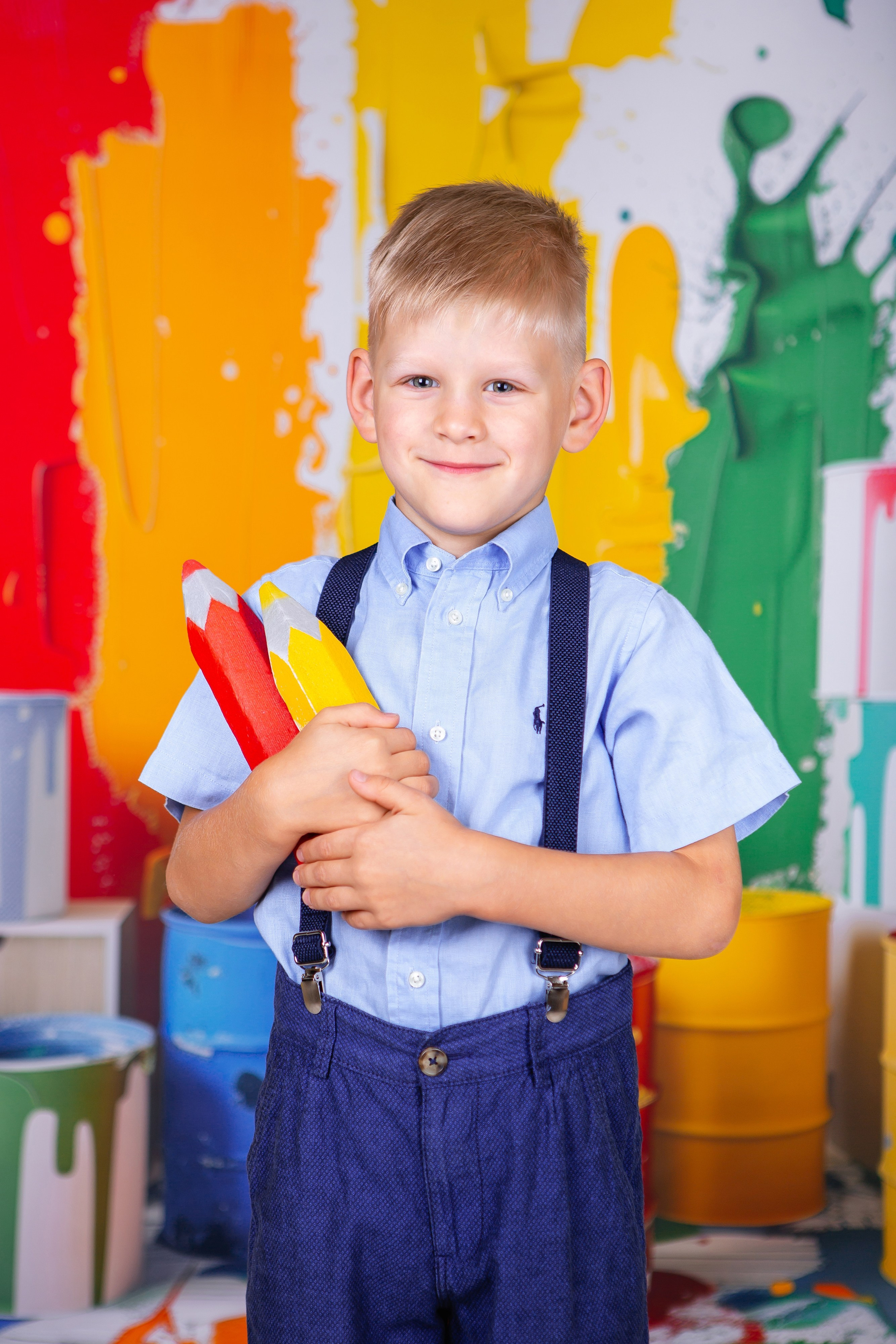 Фон «Краски». Фото дети. Выпускные альбомы Нижний Тагил