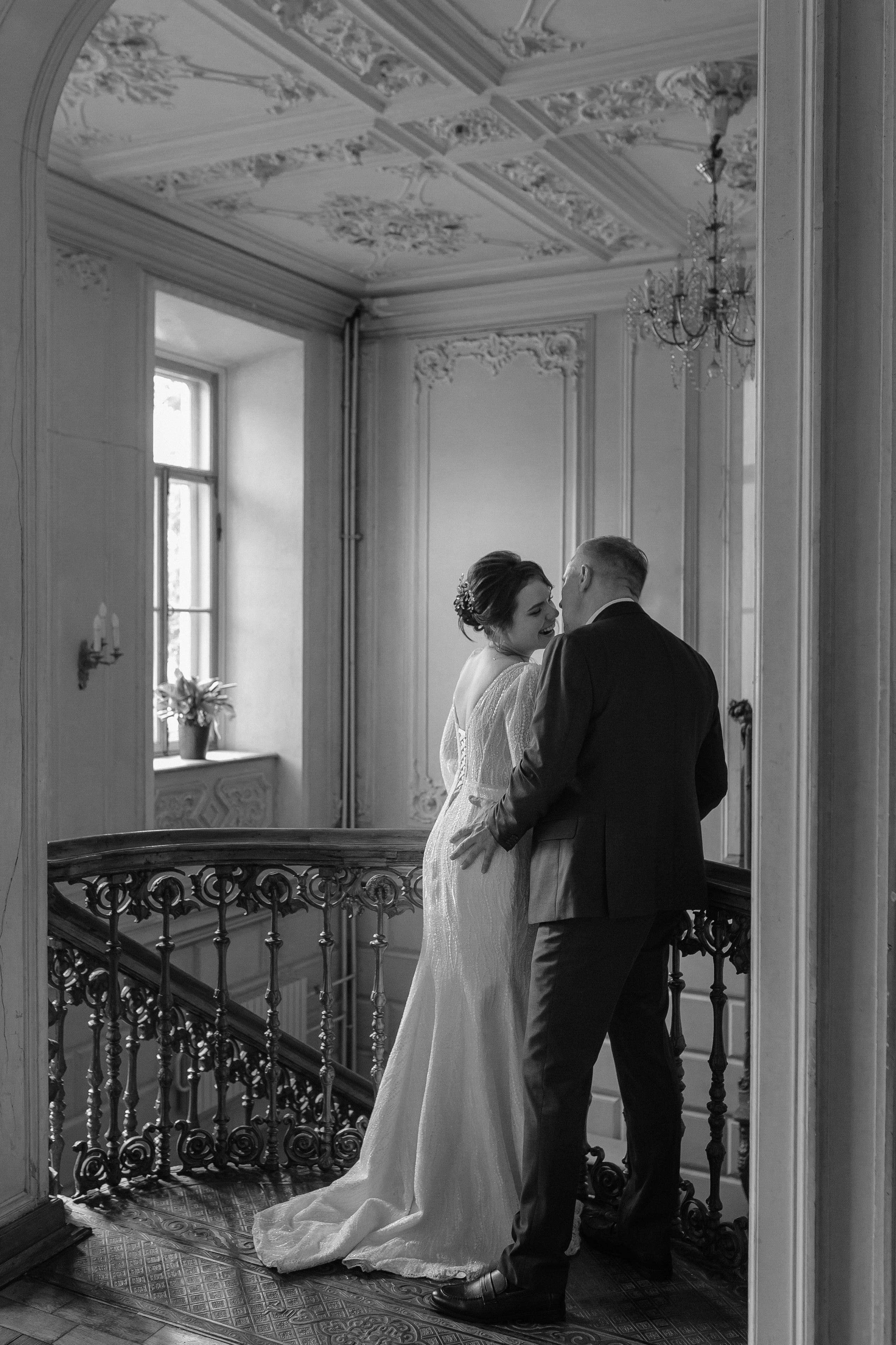 Свадебная фотосессия в Пушкинской библиотеке. Фото Радости. Свадебный и семейный фотограф в Москве Юлия Самойлова