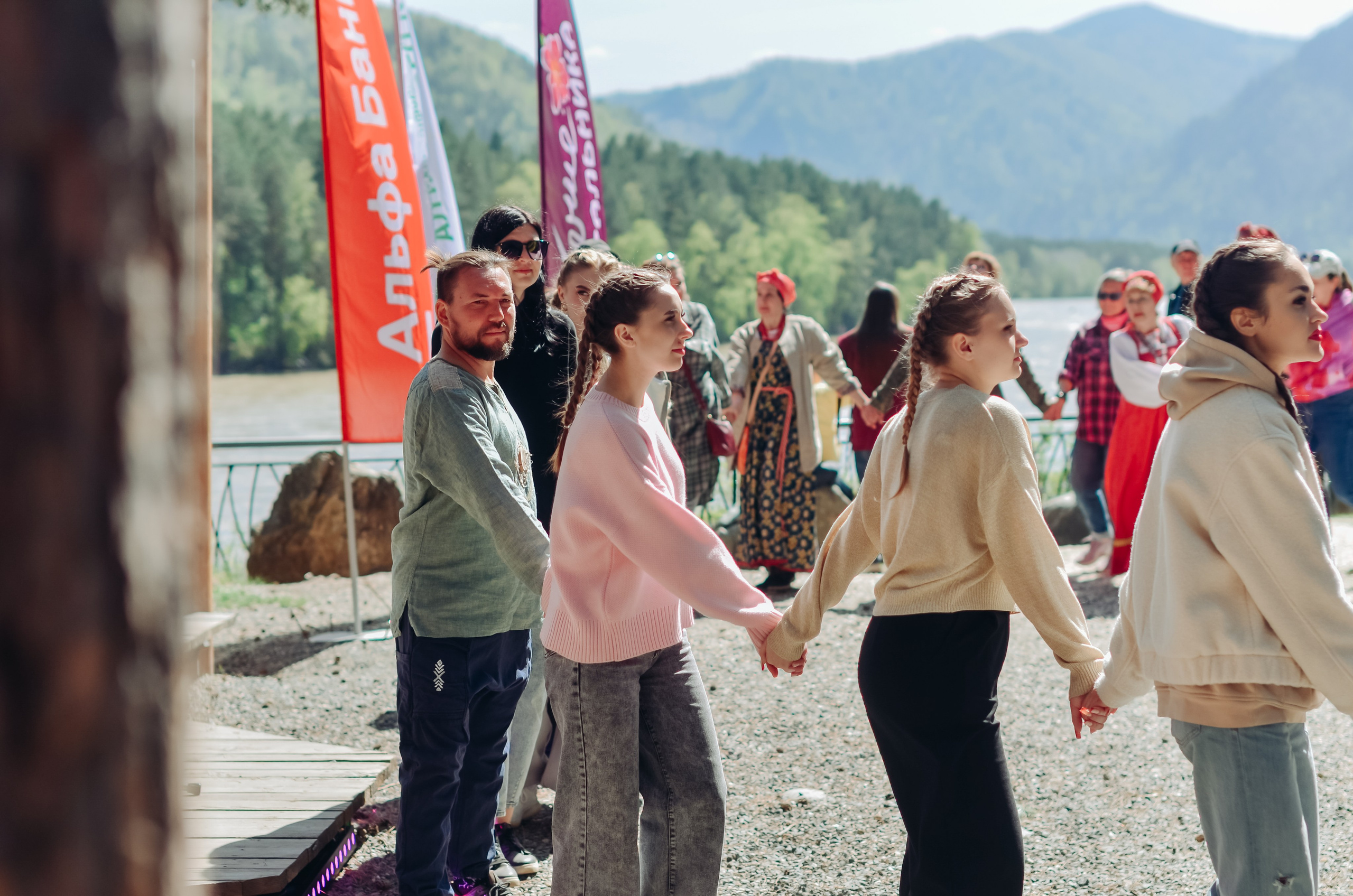 Фестиваль «Цветение Маральника на Алтае 2025». Фоторепортаж. Денисова Аля — фотограф для парных съемок и индивидуальных историй в Барнауле